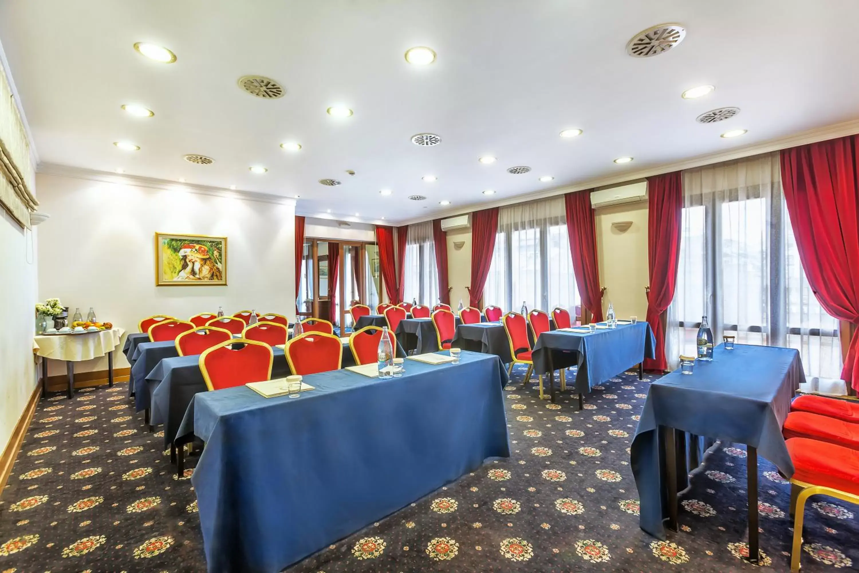 Meeting/conference room, Restaurant/Places to Eat in Minerva Premier Hotel