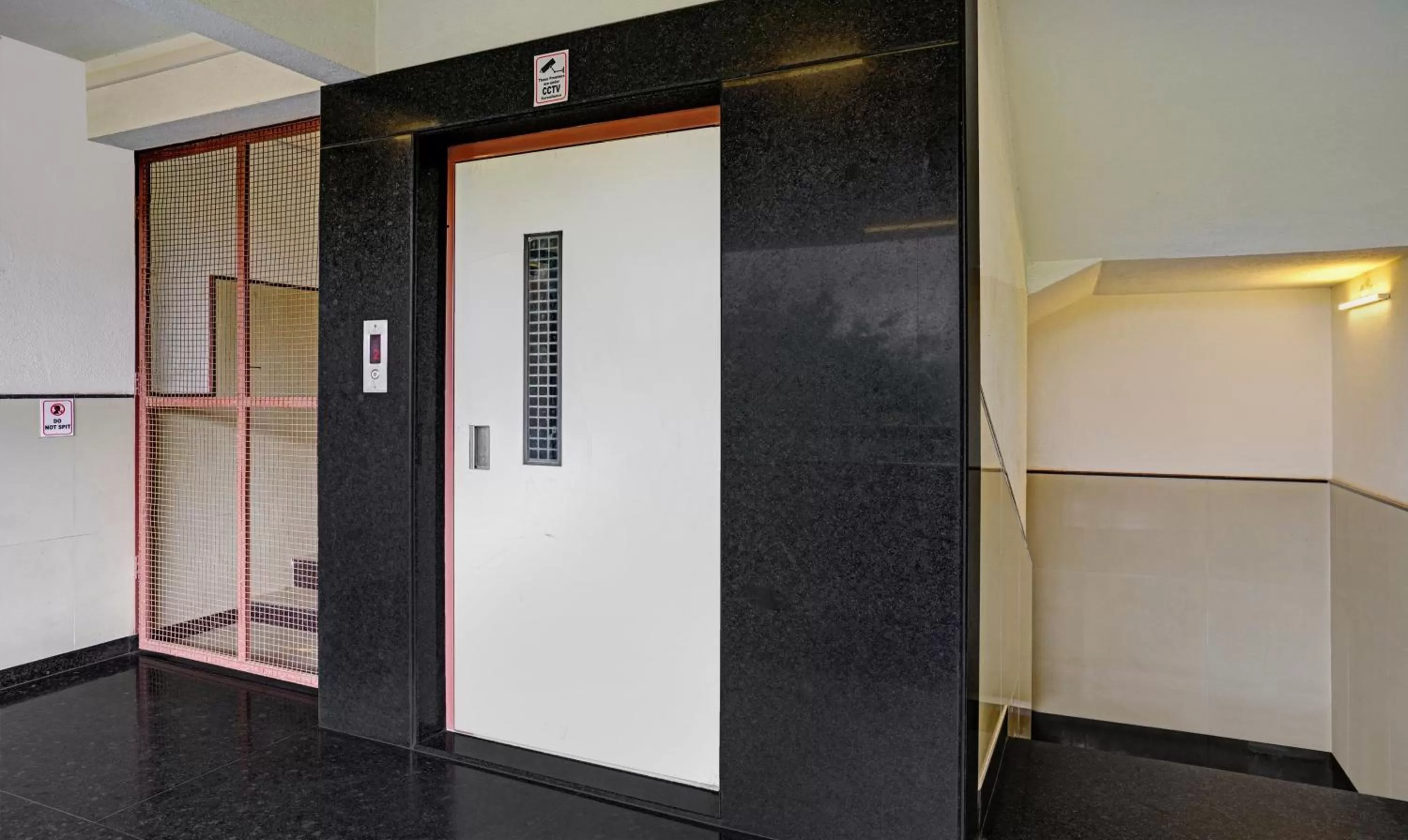 elevator in Itsy Hotels Oasis Pride