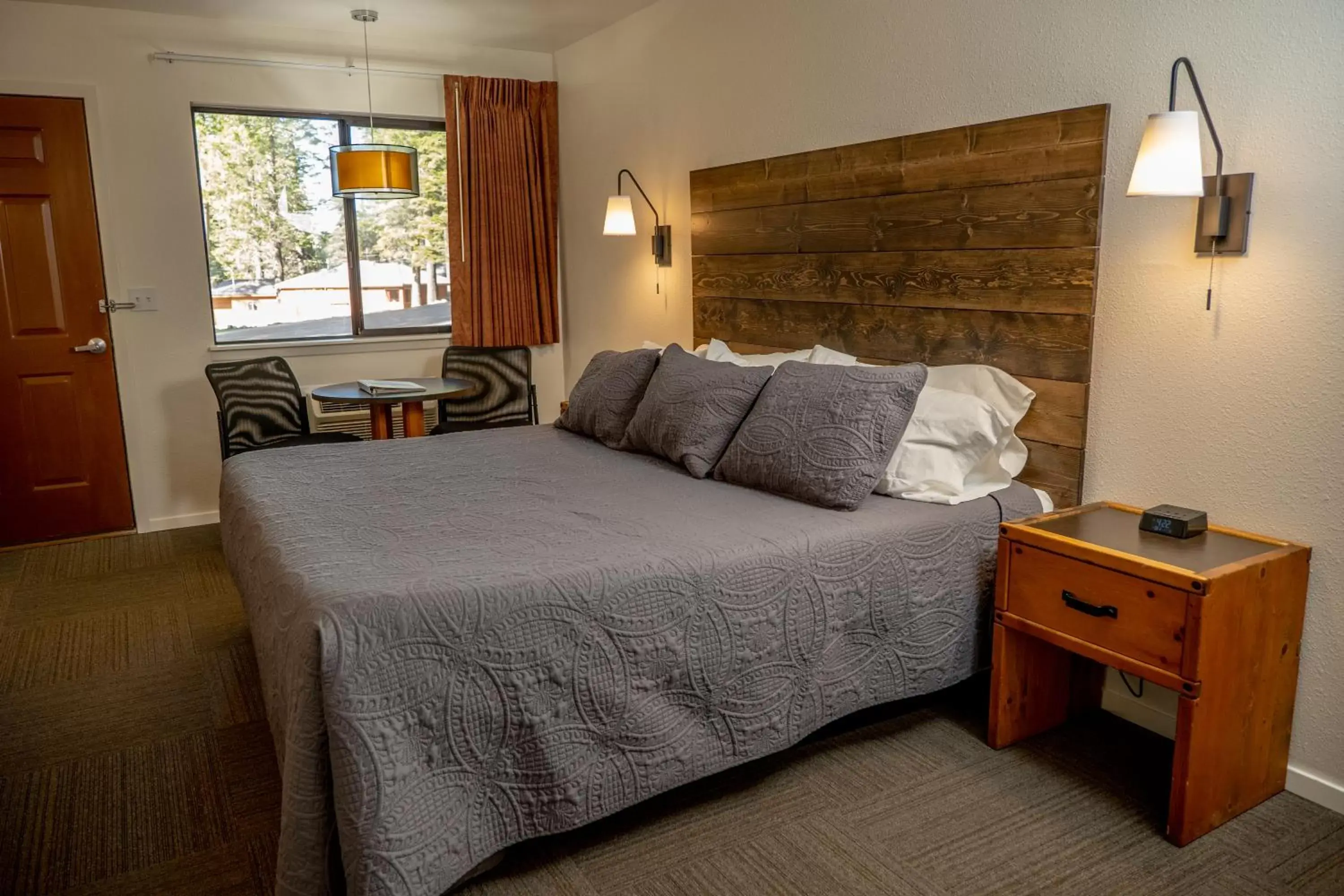 King Room - Disability Access in Eagle Cap Chalets King Room - Disability Access in Eagle Cap Chalets