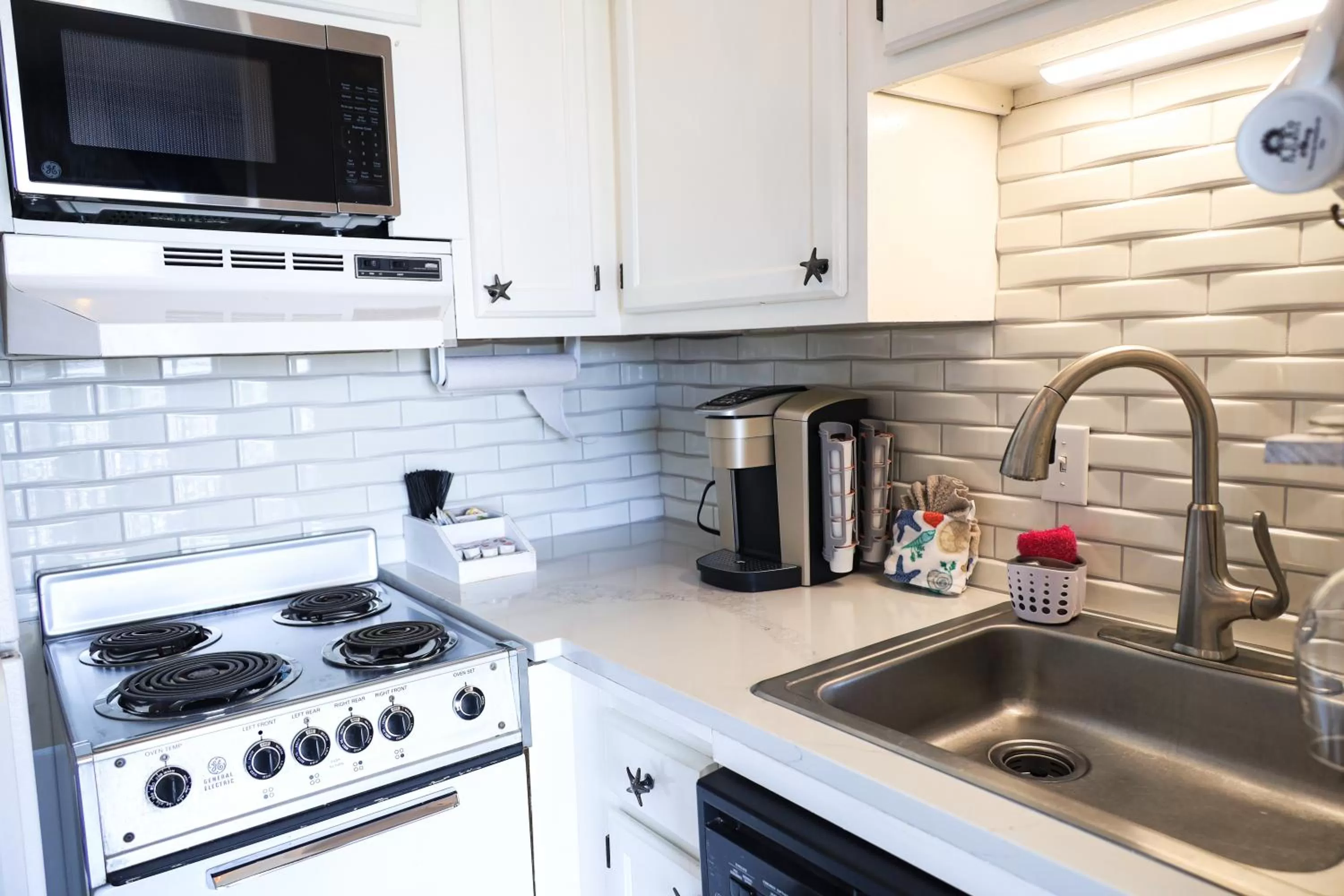 Coffee/tea facilities, Kitchen/Kitchenette in Escape to Myrtle Beach! Massage-Wine-Photoshoot Packages