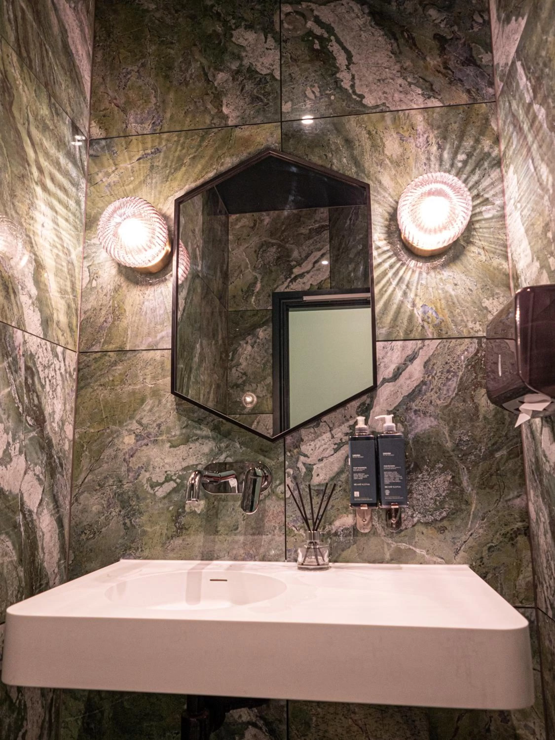 Public Bath in Hyde Park Green