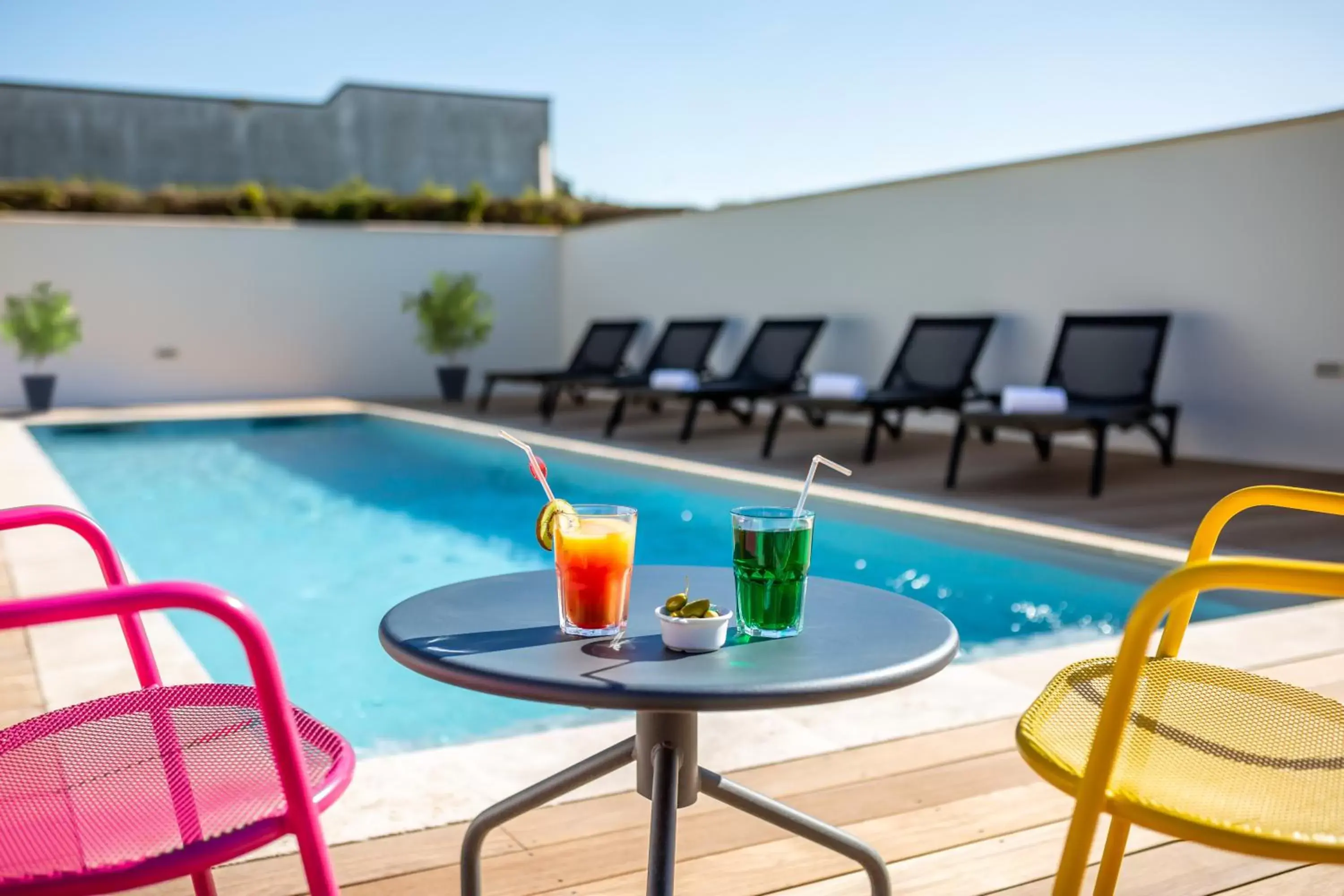 Swimming Pool in ibis Carcassonne Est la Cité