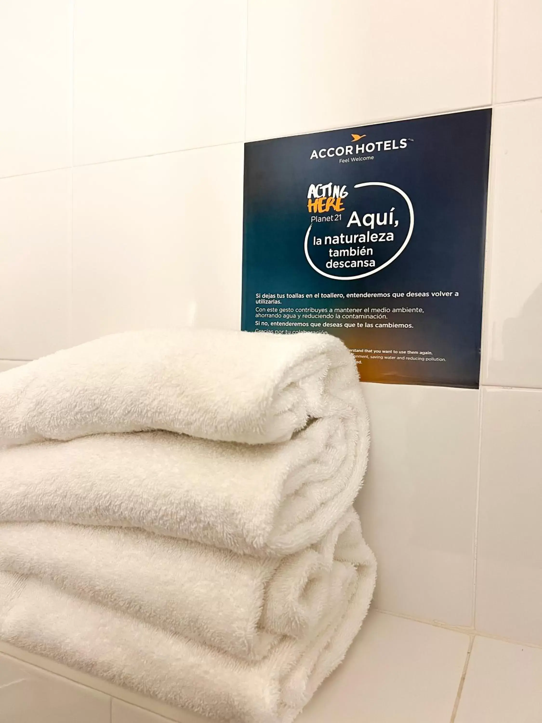 towels, Property Logo/Sign in Ibis Ripollet