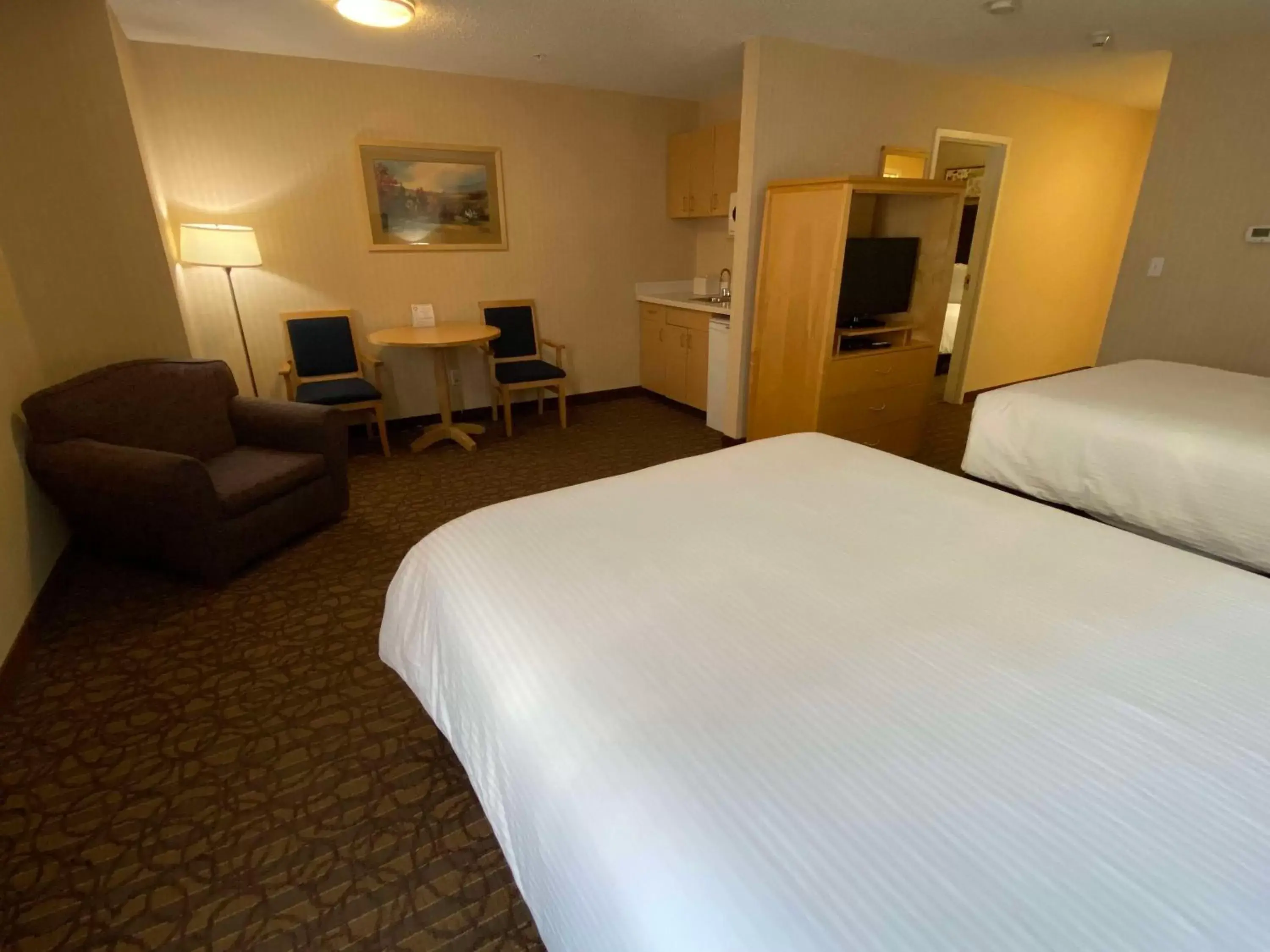 Bedroom, Bed in Best Western Cold Lake Inn