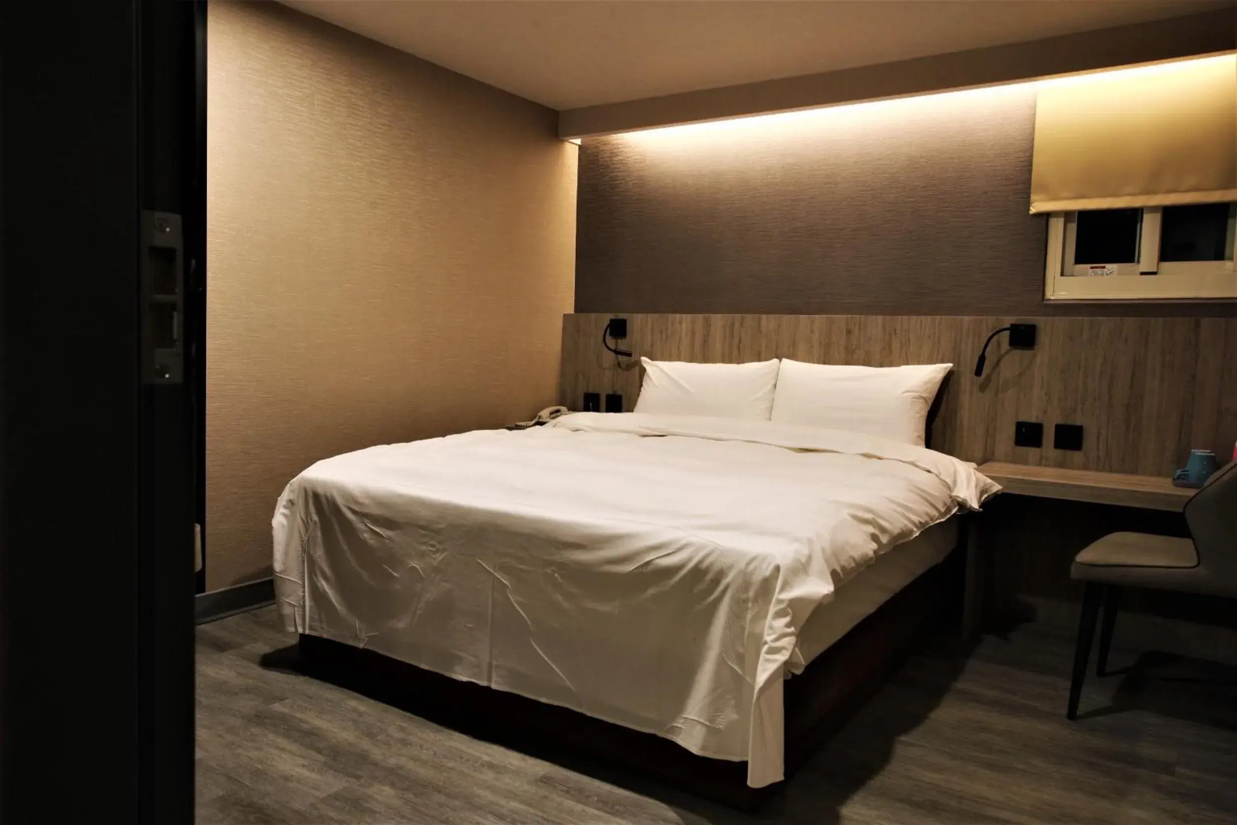 Bed in Goldenhome Hotel