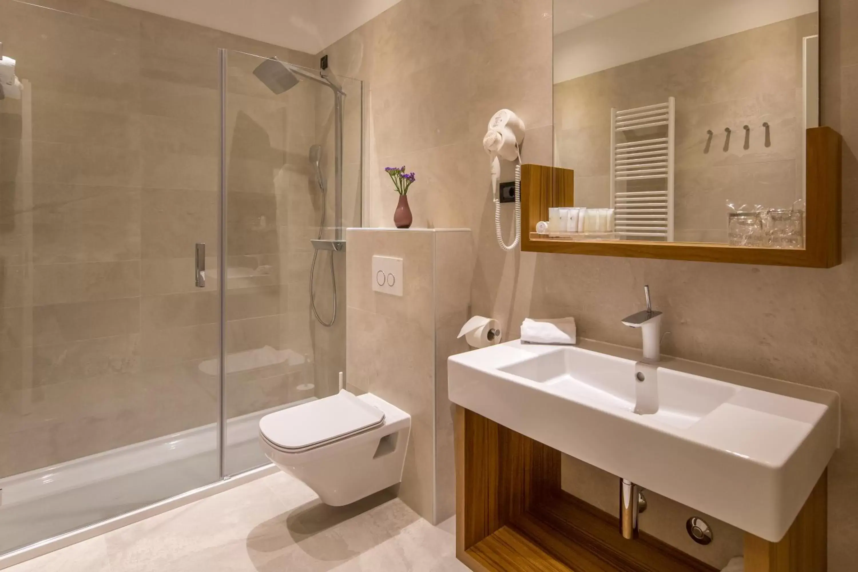 Bathroom in Cornaro Hotel