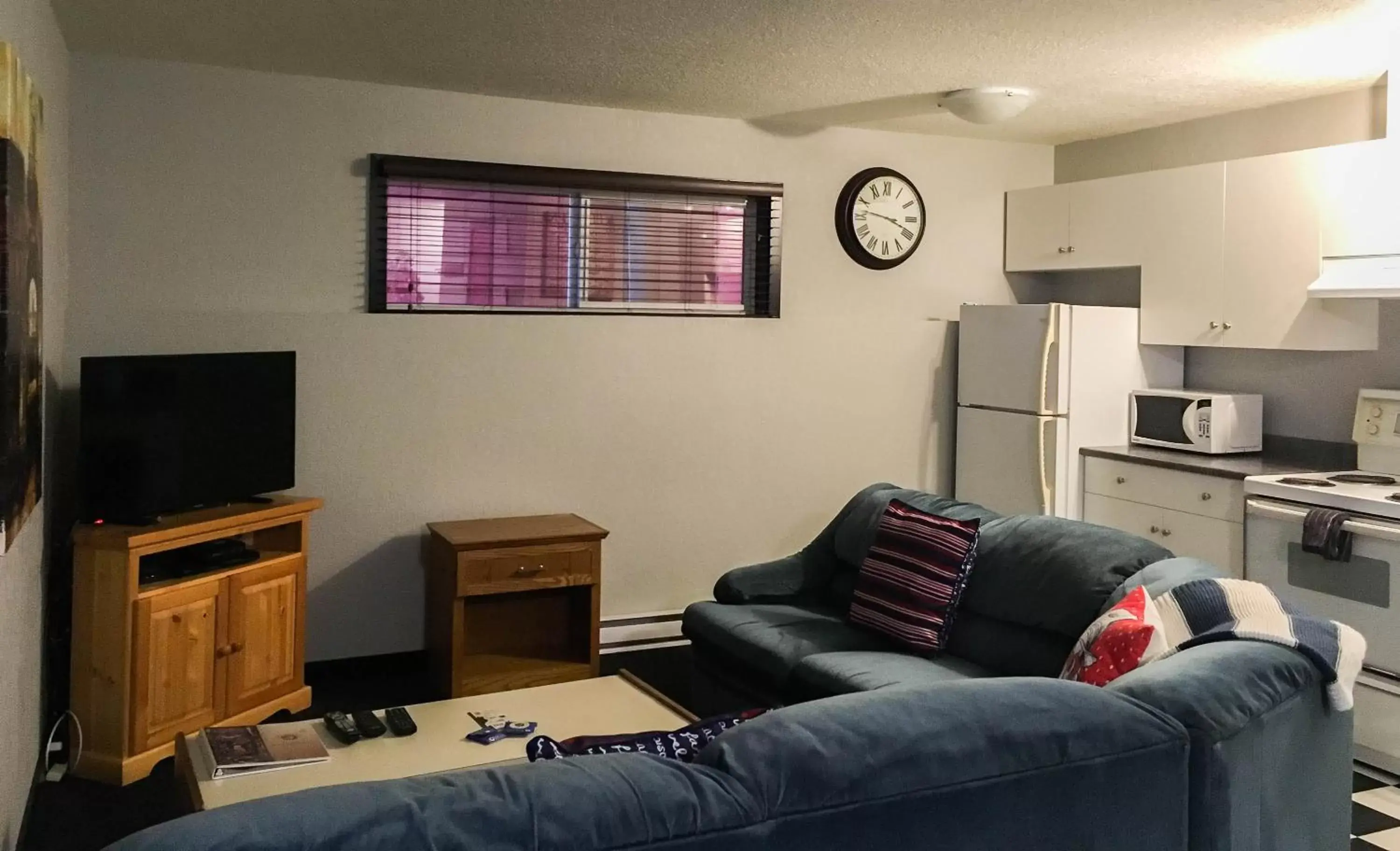 TV and multimedia, Seating Area in The Bulldog Hotel