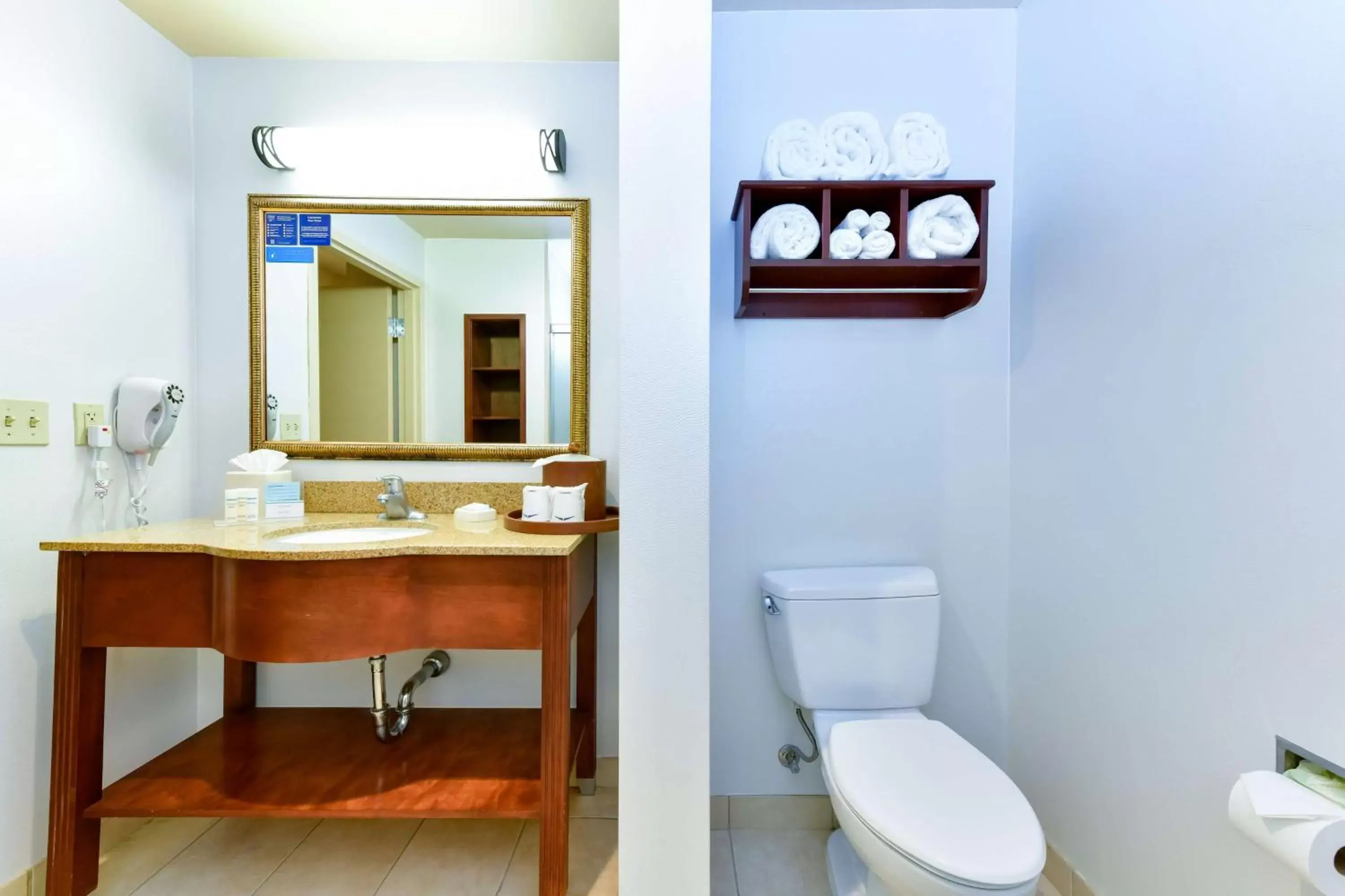 Bathroom in Hampton Inn & Suites Pittsburg
