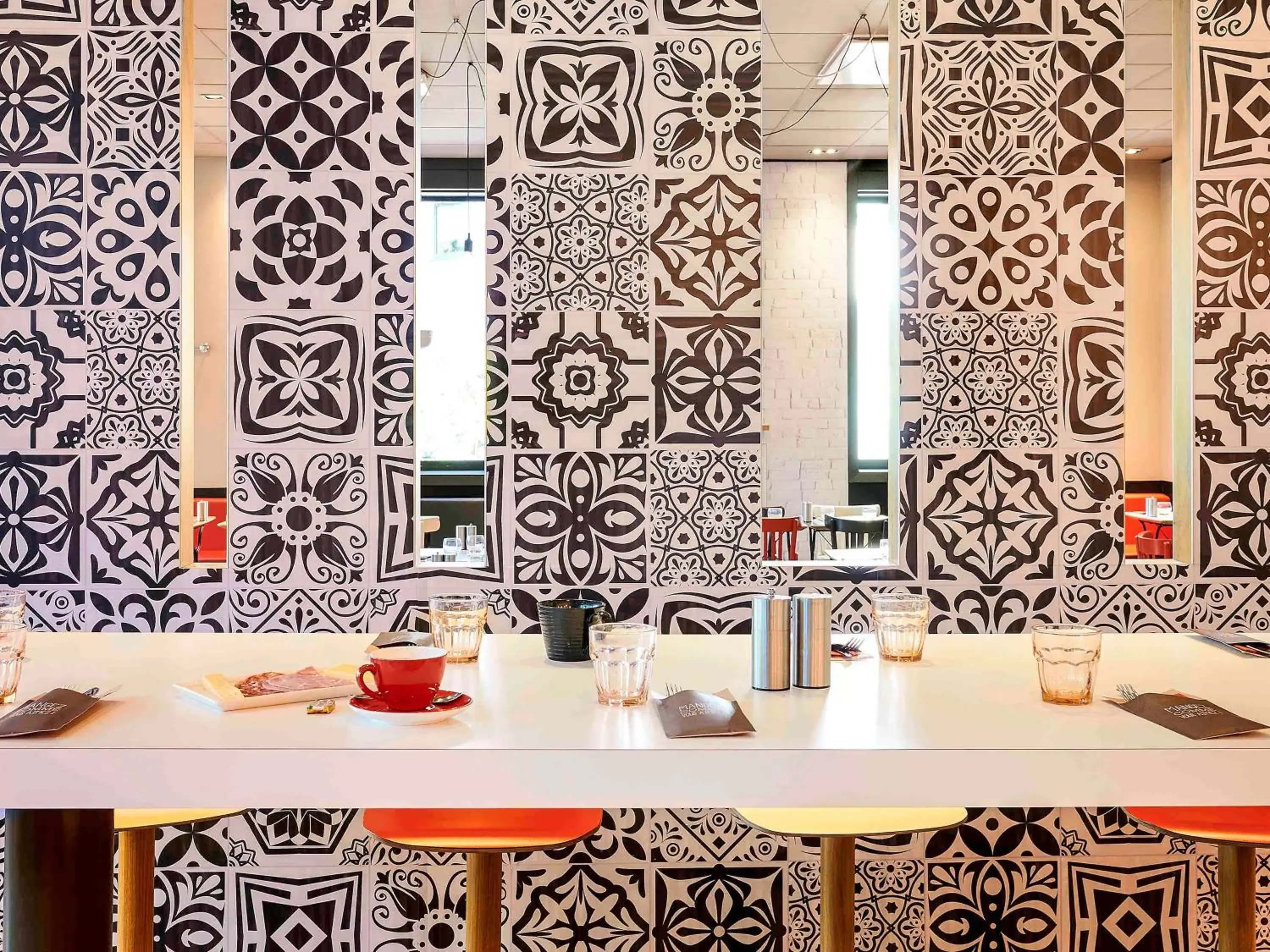 Restaurant/places to eat, Bathroom in ibis Lyon Gerland Musée des Confluences