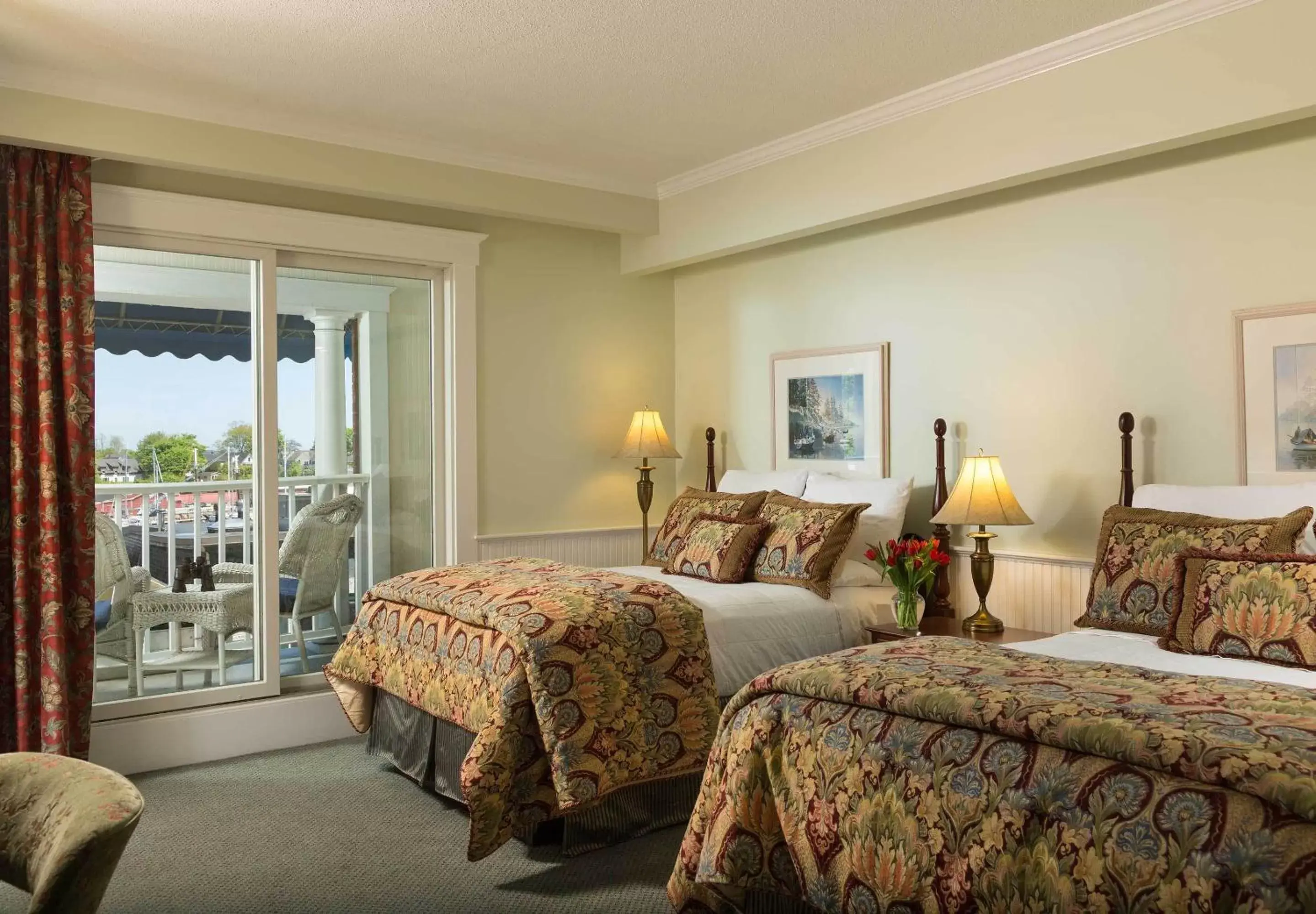 Queen Room with Two Queen Beds with Harbor View in Lord Camden Inn
