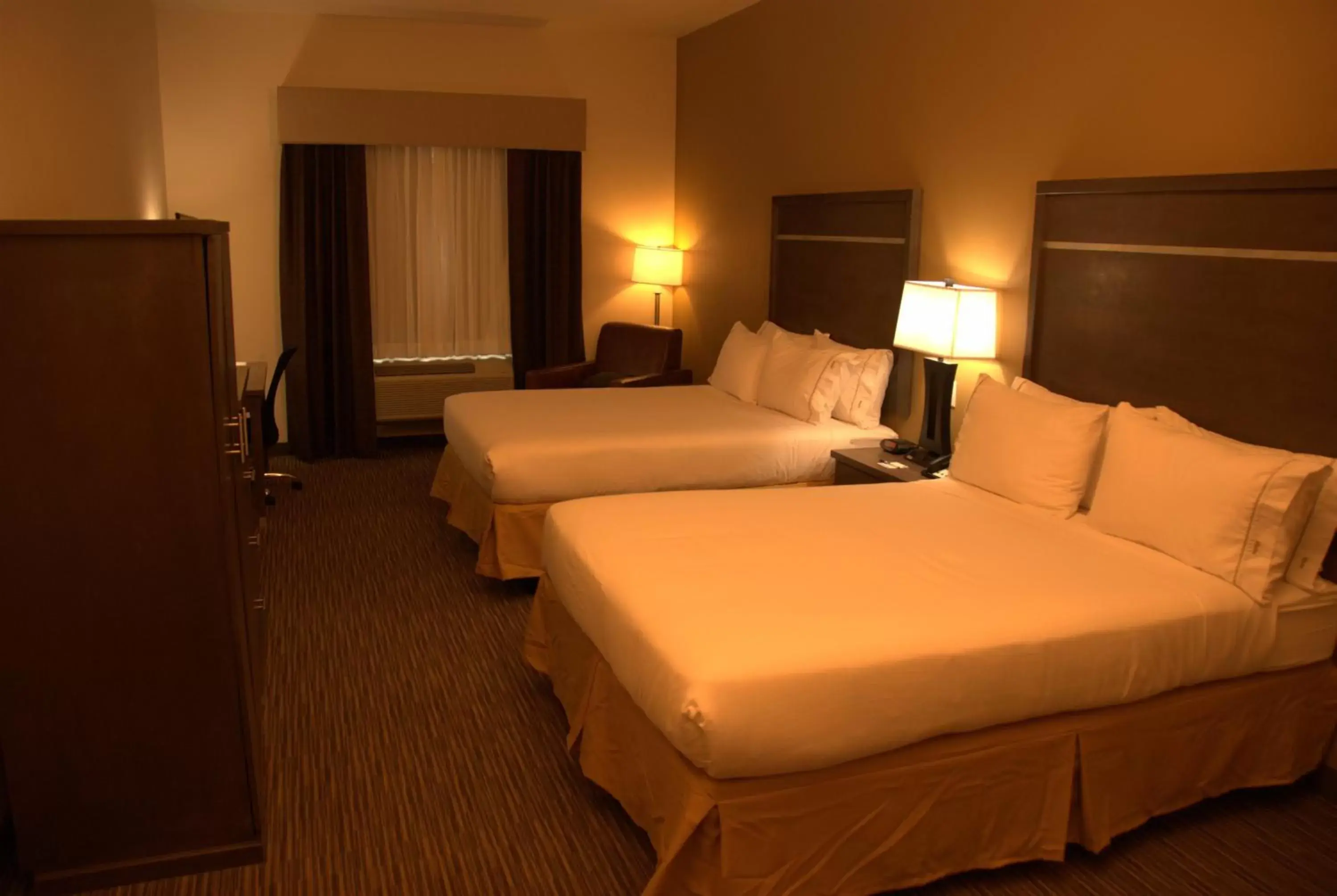 Photo of the whole room, Bed in Holiday Inn Express & Suites Globe, an IHG Hotel