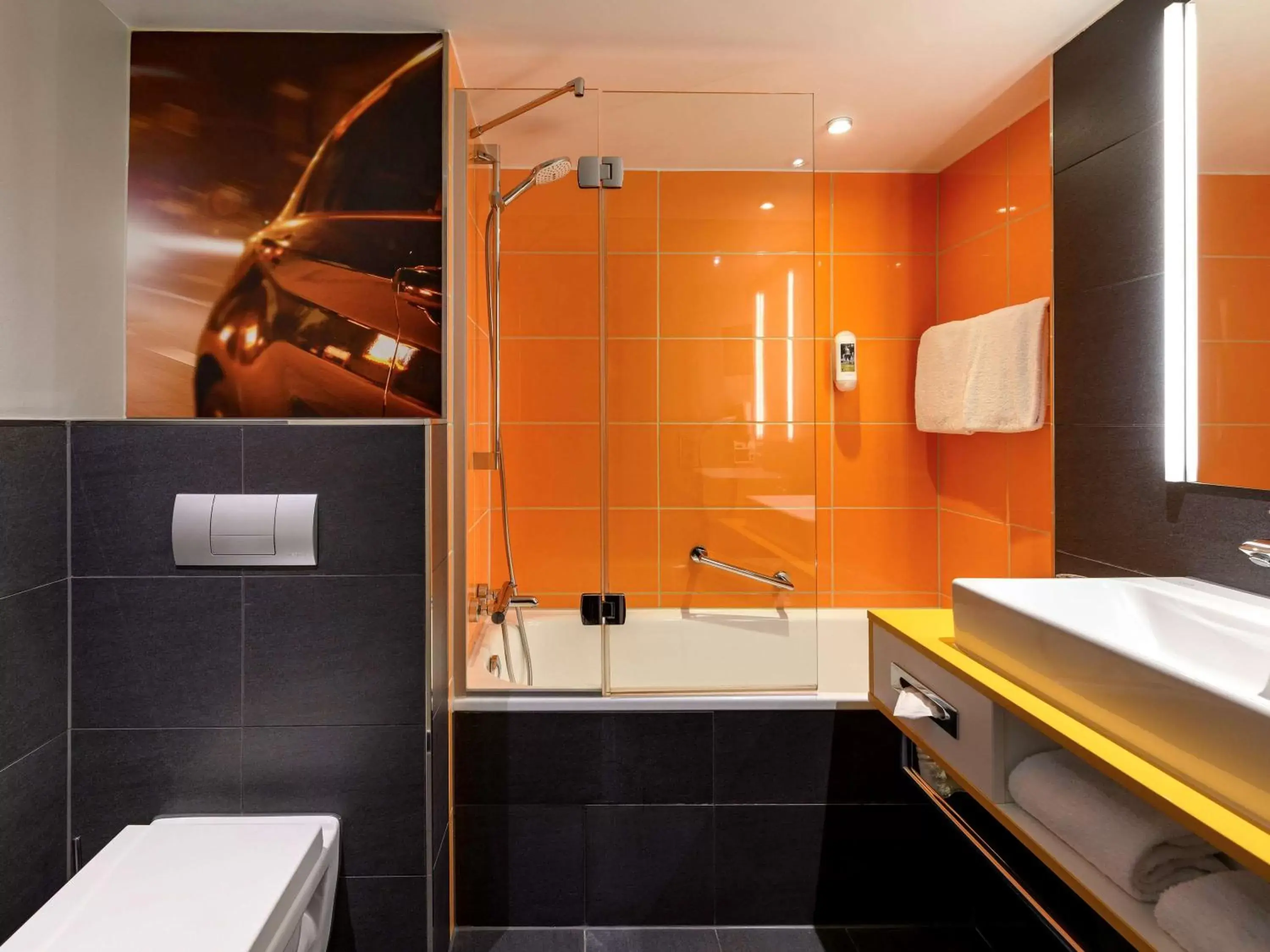 Photo of the whole room, Bathroom in Mercure Hotel Köln West