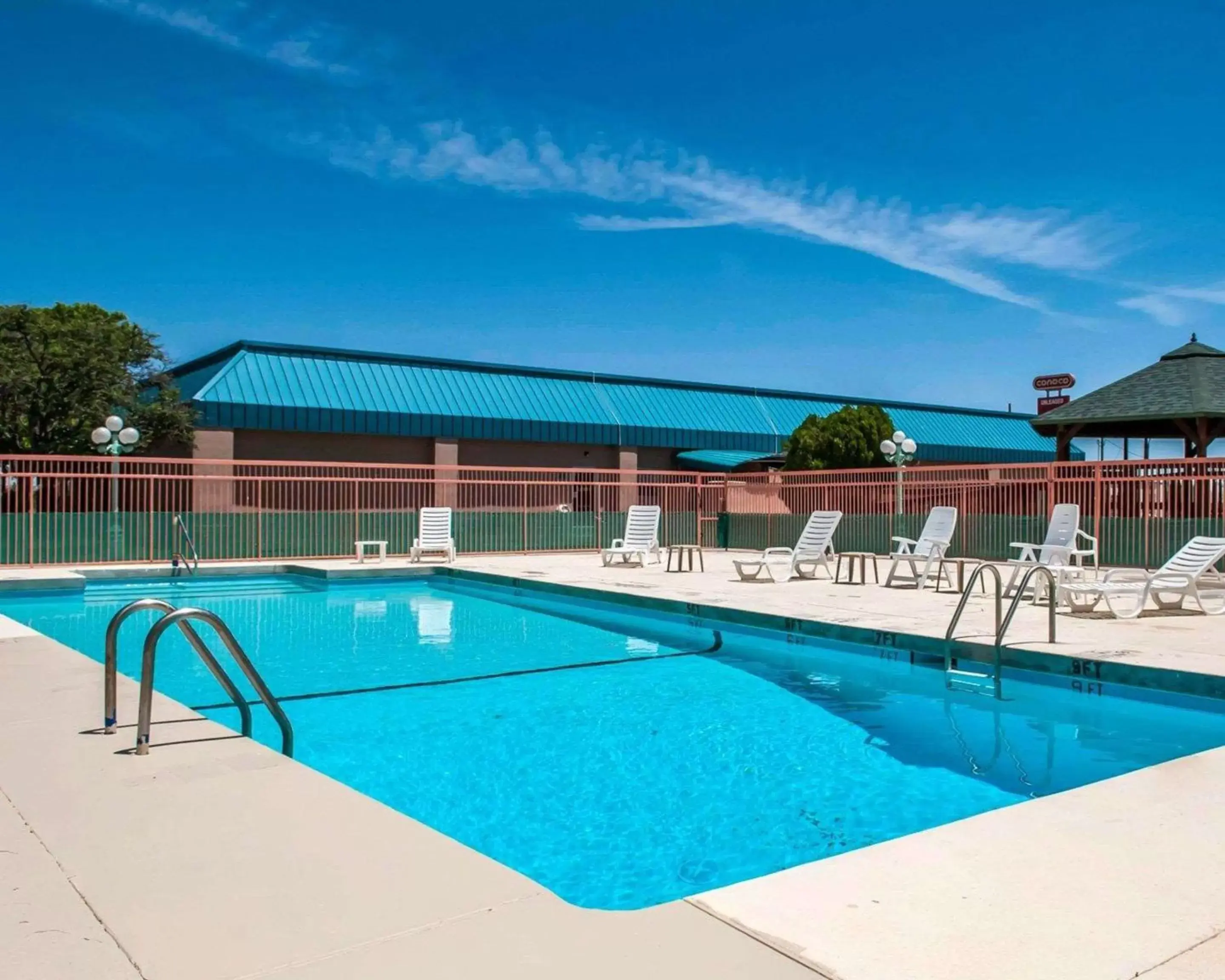 On site, Swimming Pool in Quality Inn Tucumcari