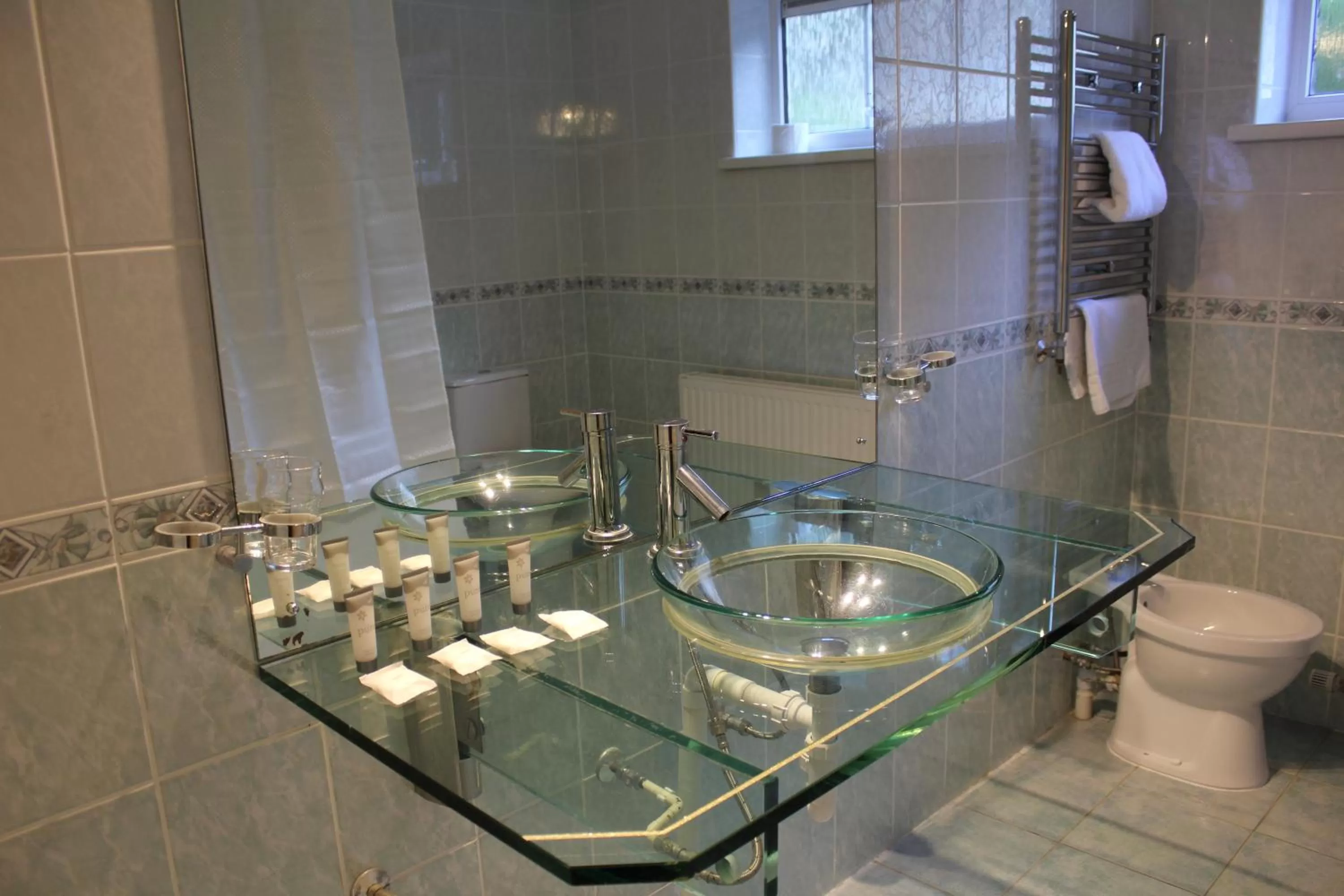 Bathroom in Desalis Hotel London Stansted