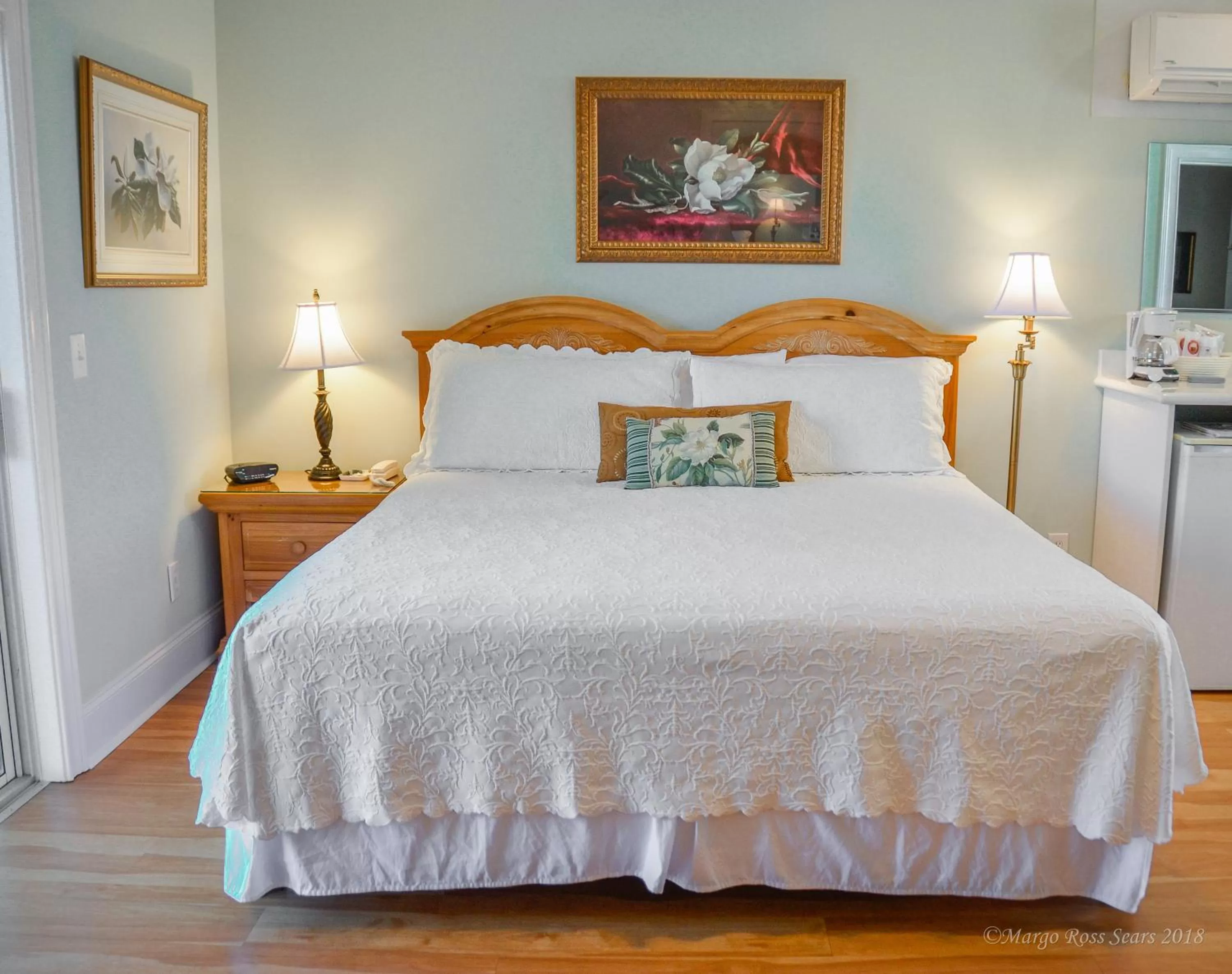 Bed in The Sunset Inn