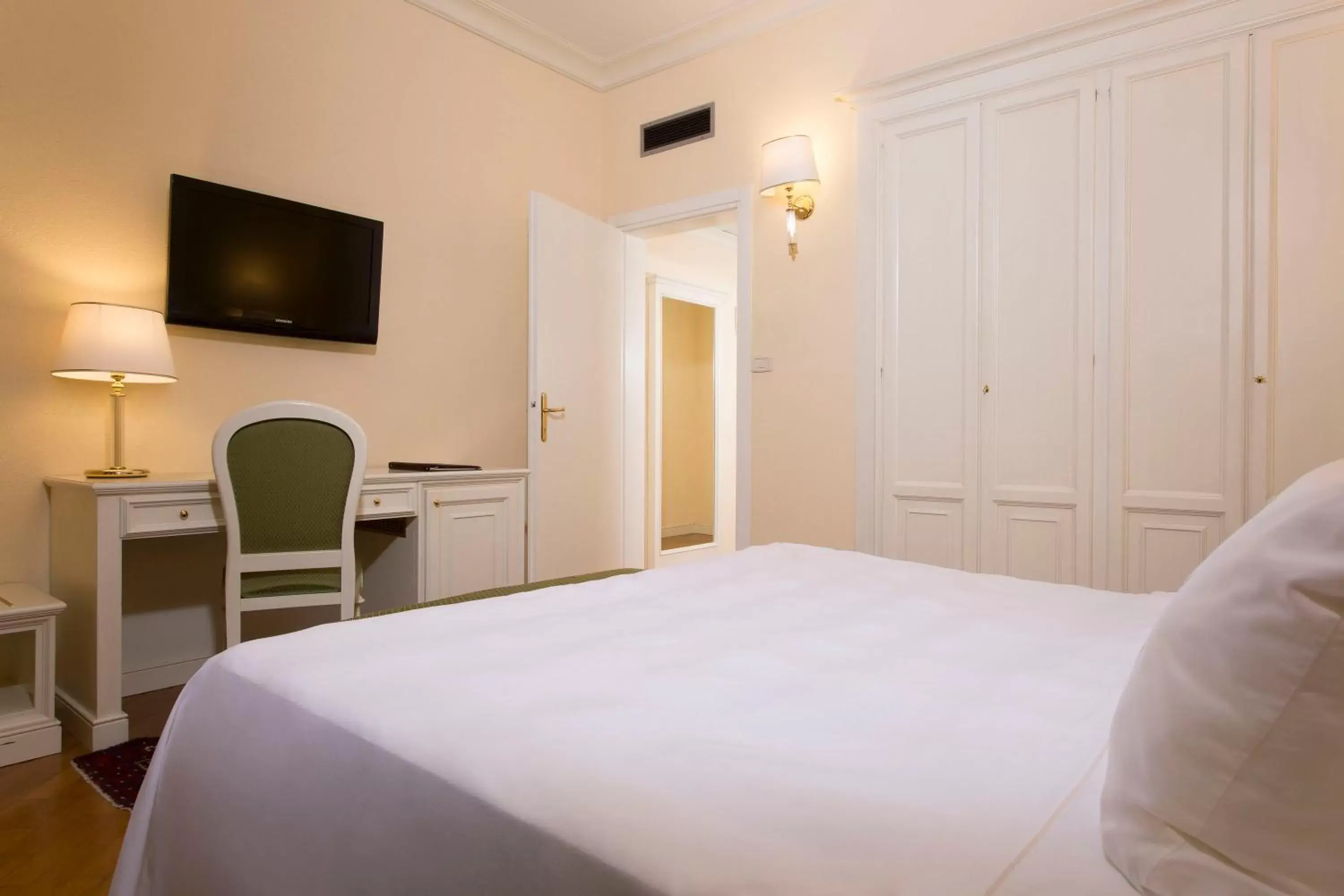 Bedroom, Bed in Hotel Cenobio Dei Dogi
