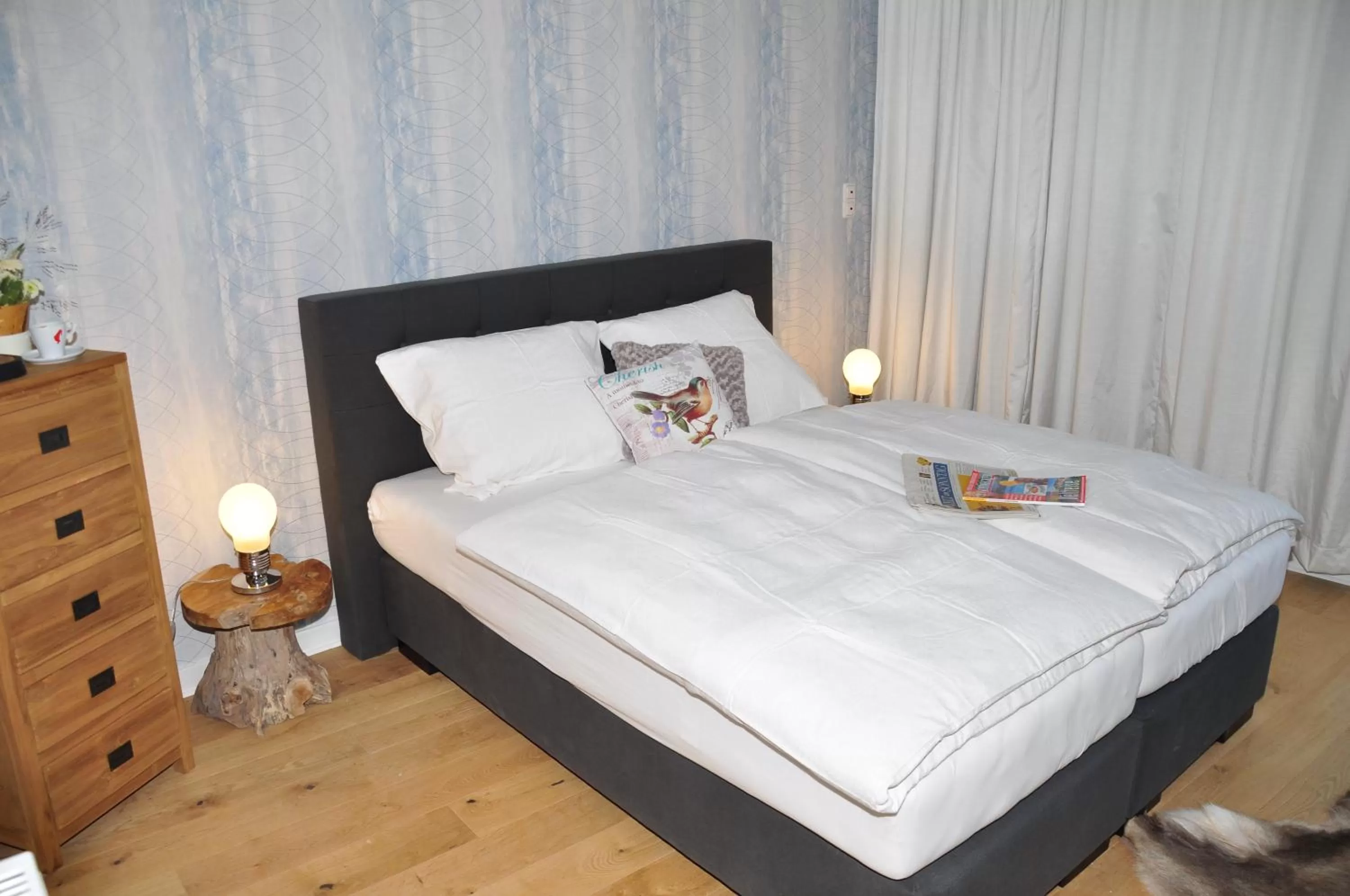 Photo of the whole room, Bed in Six! Eat Work Sleep