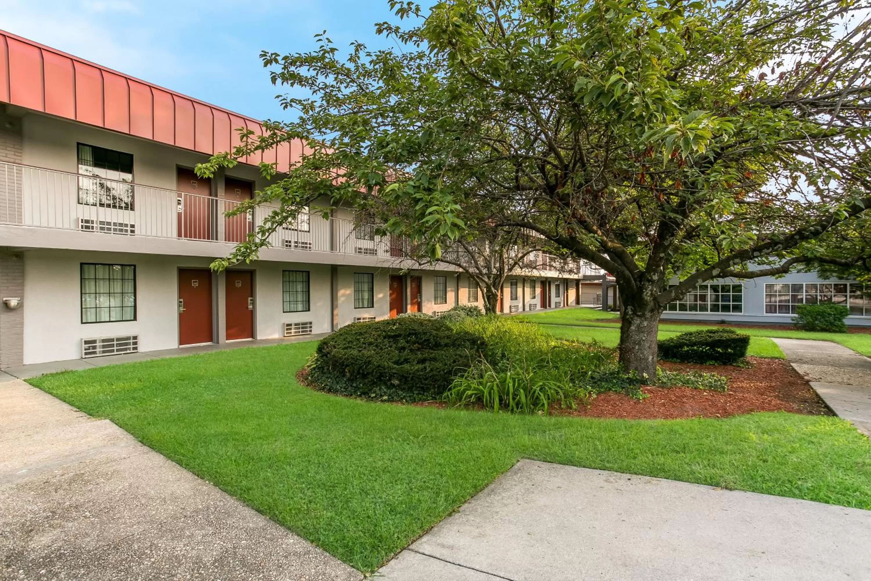 Property building in Red Roof Inn Baltimore