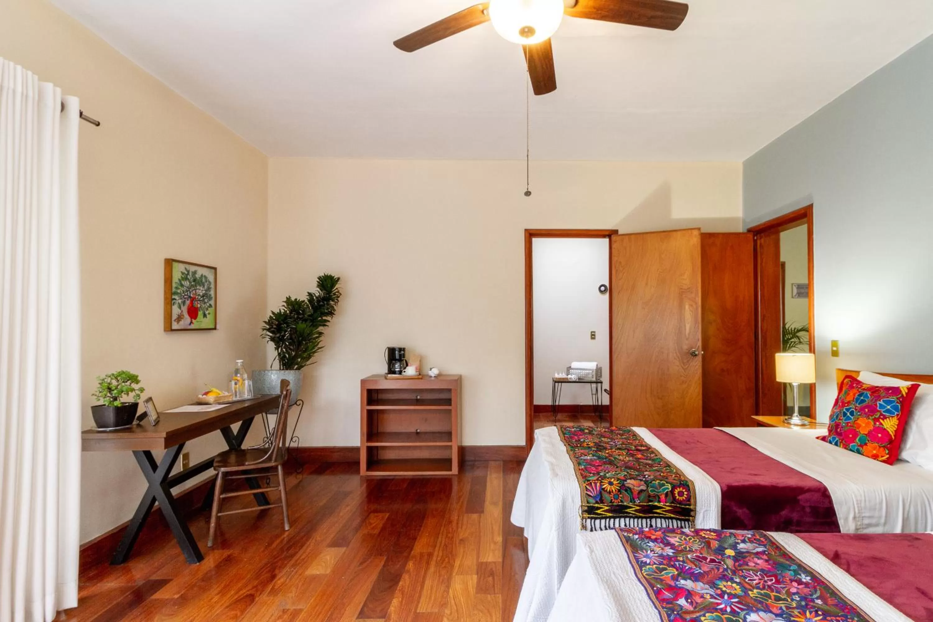 Photo of the whole room, Bed in Casa de Luz