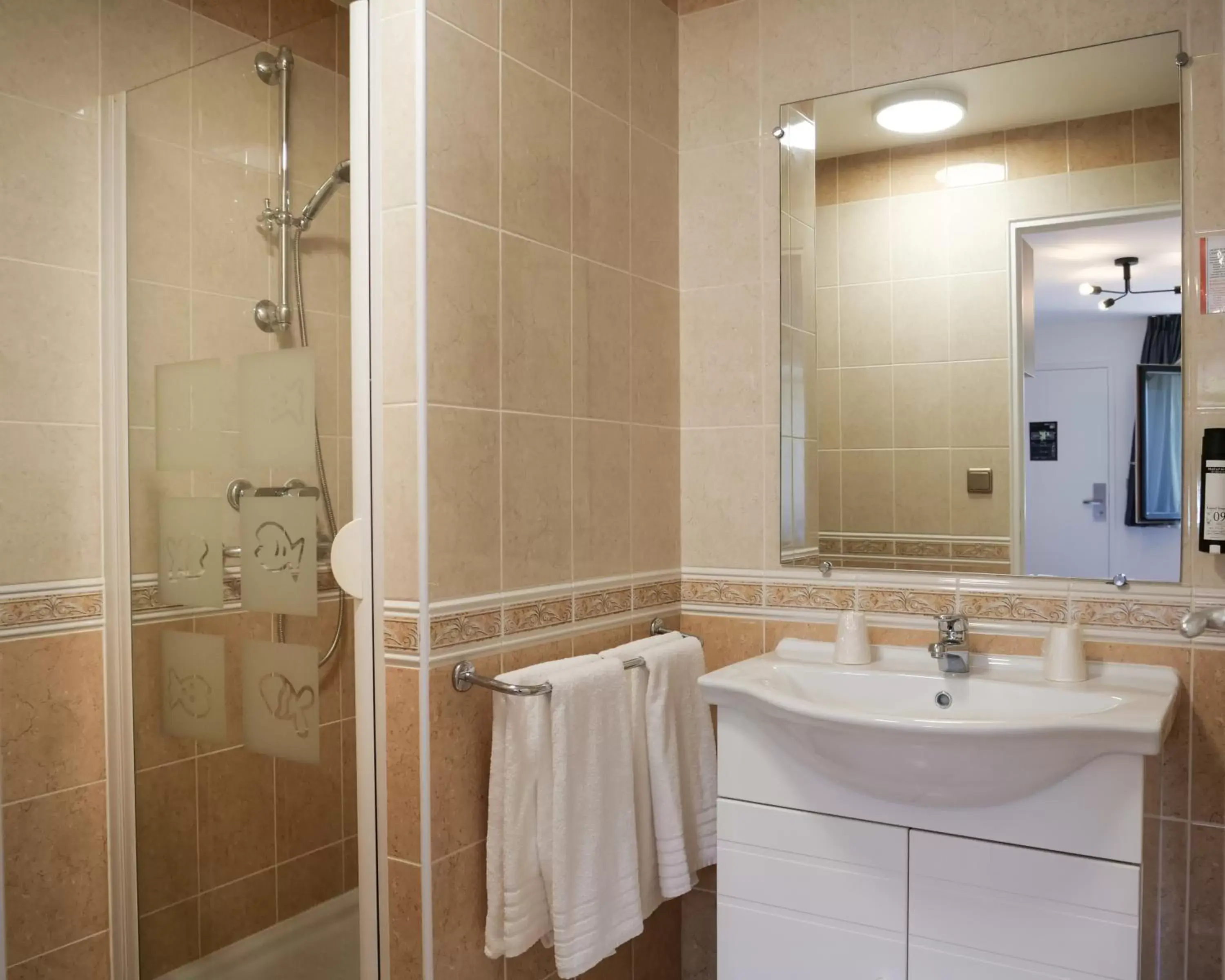 Shower, Bathroom in Motel 991
