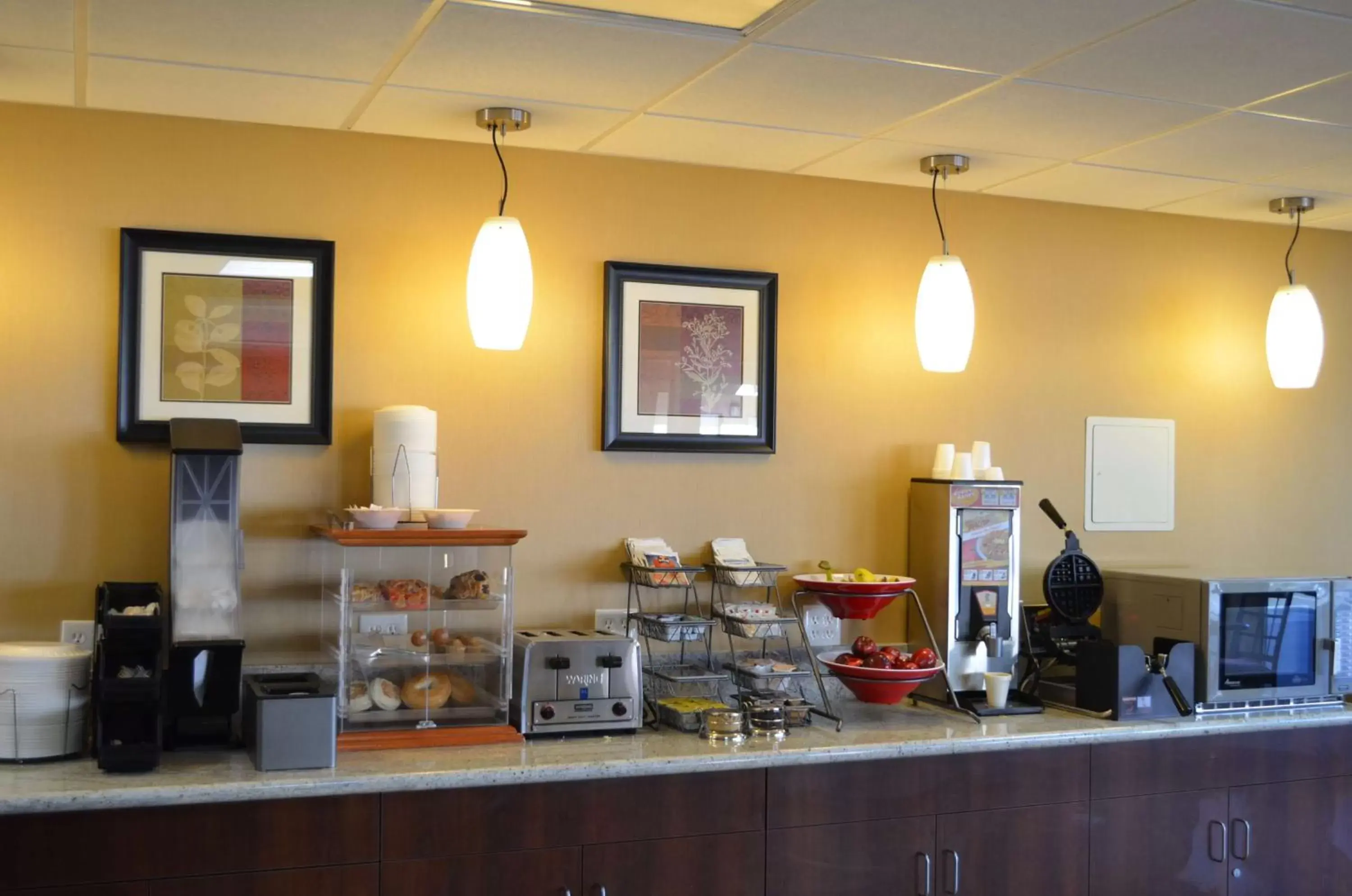 Restaurant/places to eat, Coffee/Tea Facilities in SureStay Hotel by Best Western Tehachapi
