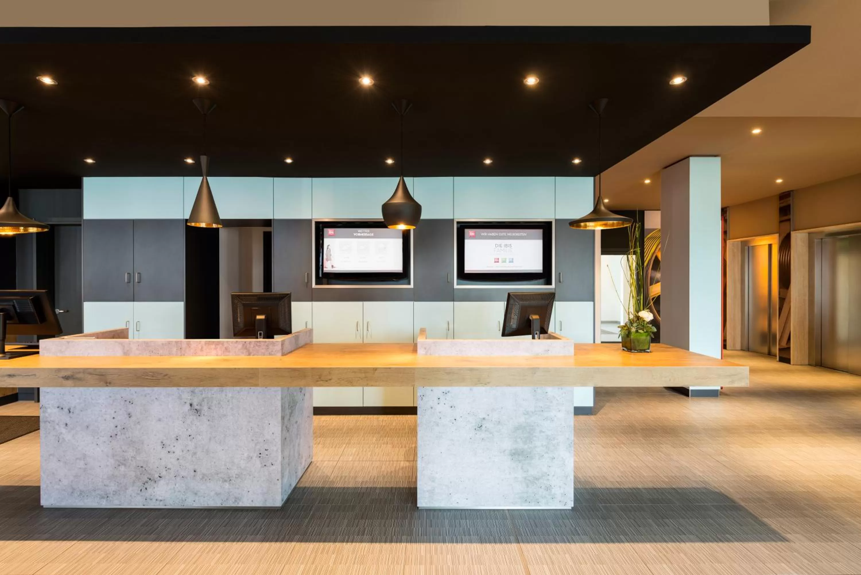 Lobby or reception in ibis Hotel München Garching