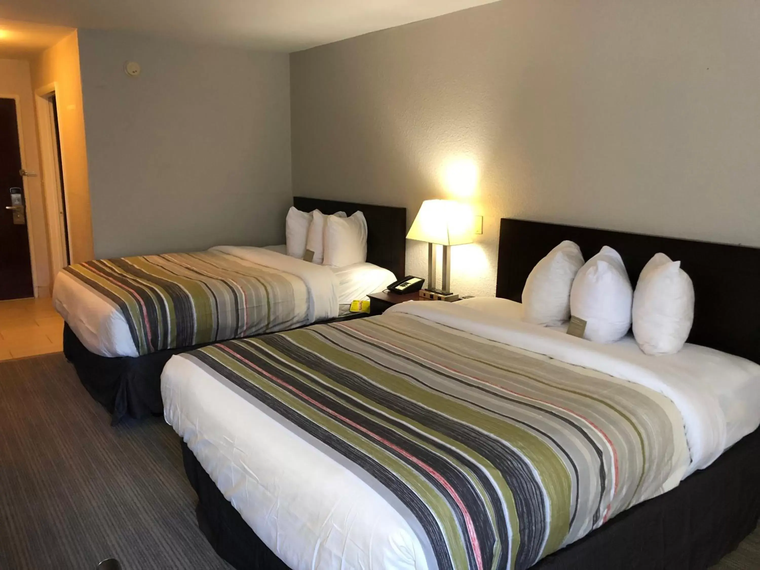 Bed in Country Inn & Suites by Radisson, Greenville, NC