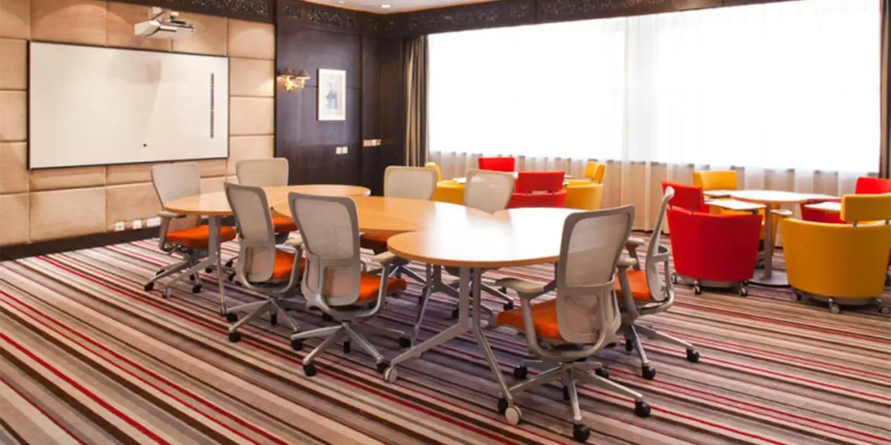 Meeting/conference room in Crowne Plaza Qingdao, an IHG Hotel