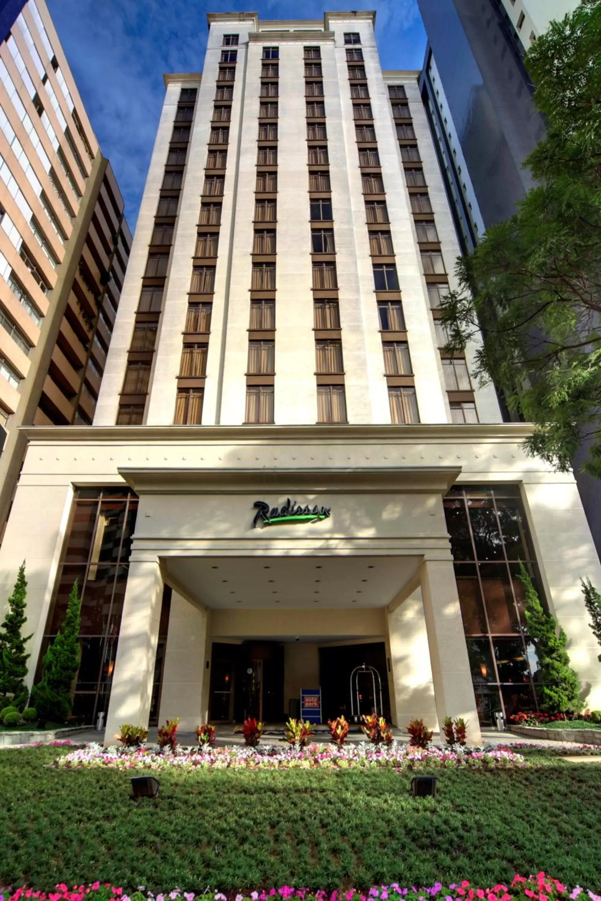 Facade/entrance, Property Building in Radisson Hotel Curitiba