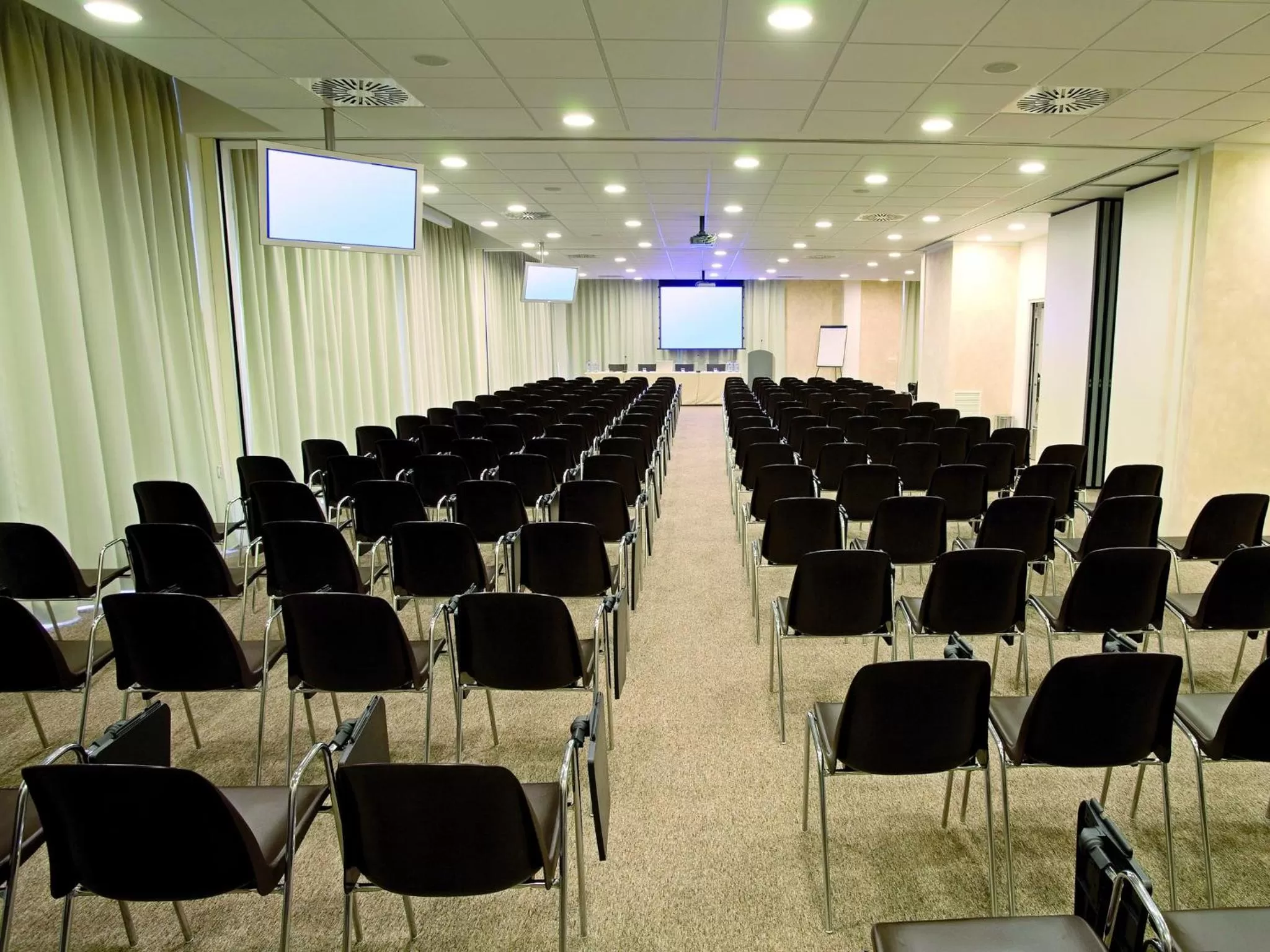 Meeting/conference room in Hotel Cube