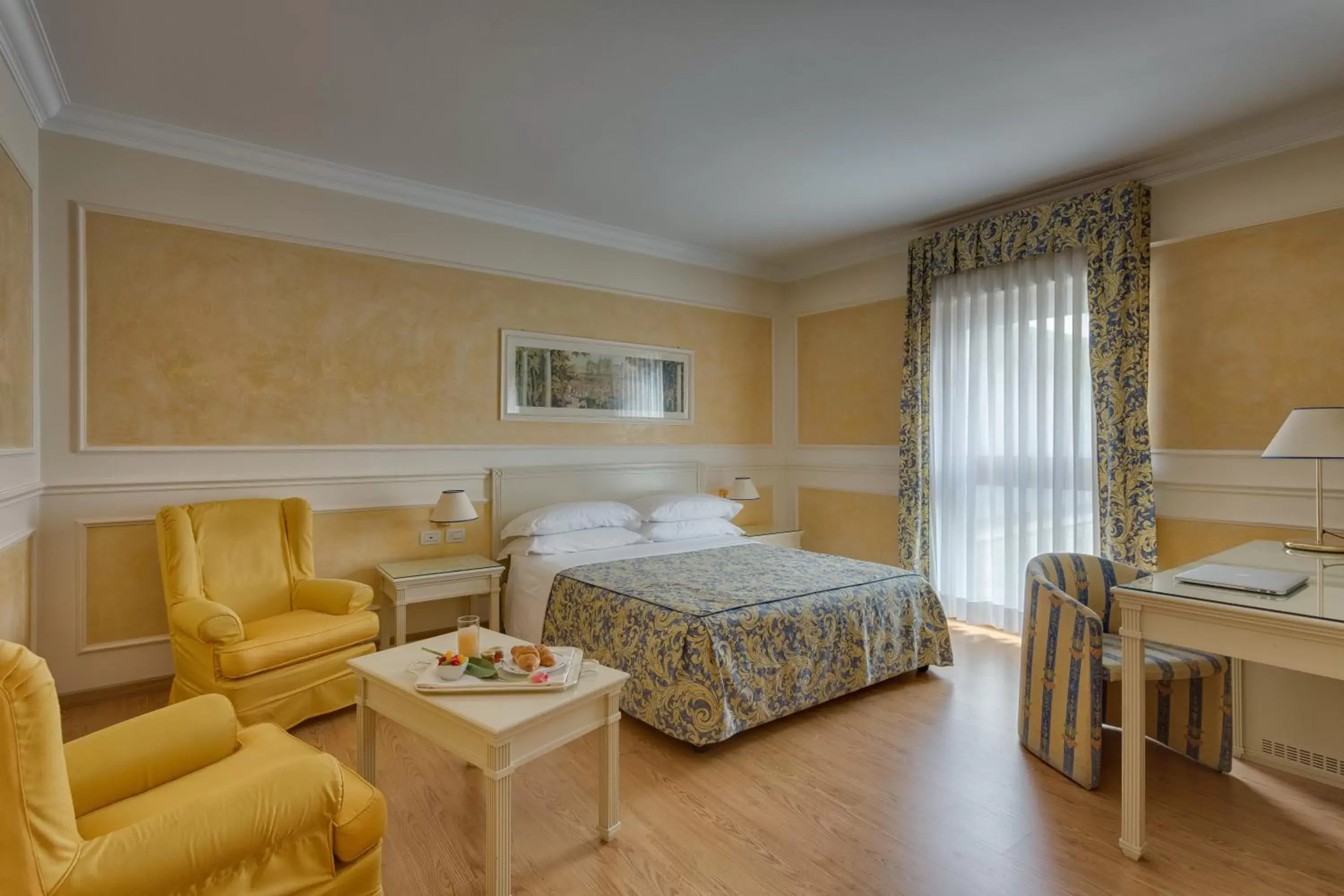 Bed in Hotel Continental Brescia
