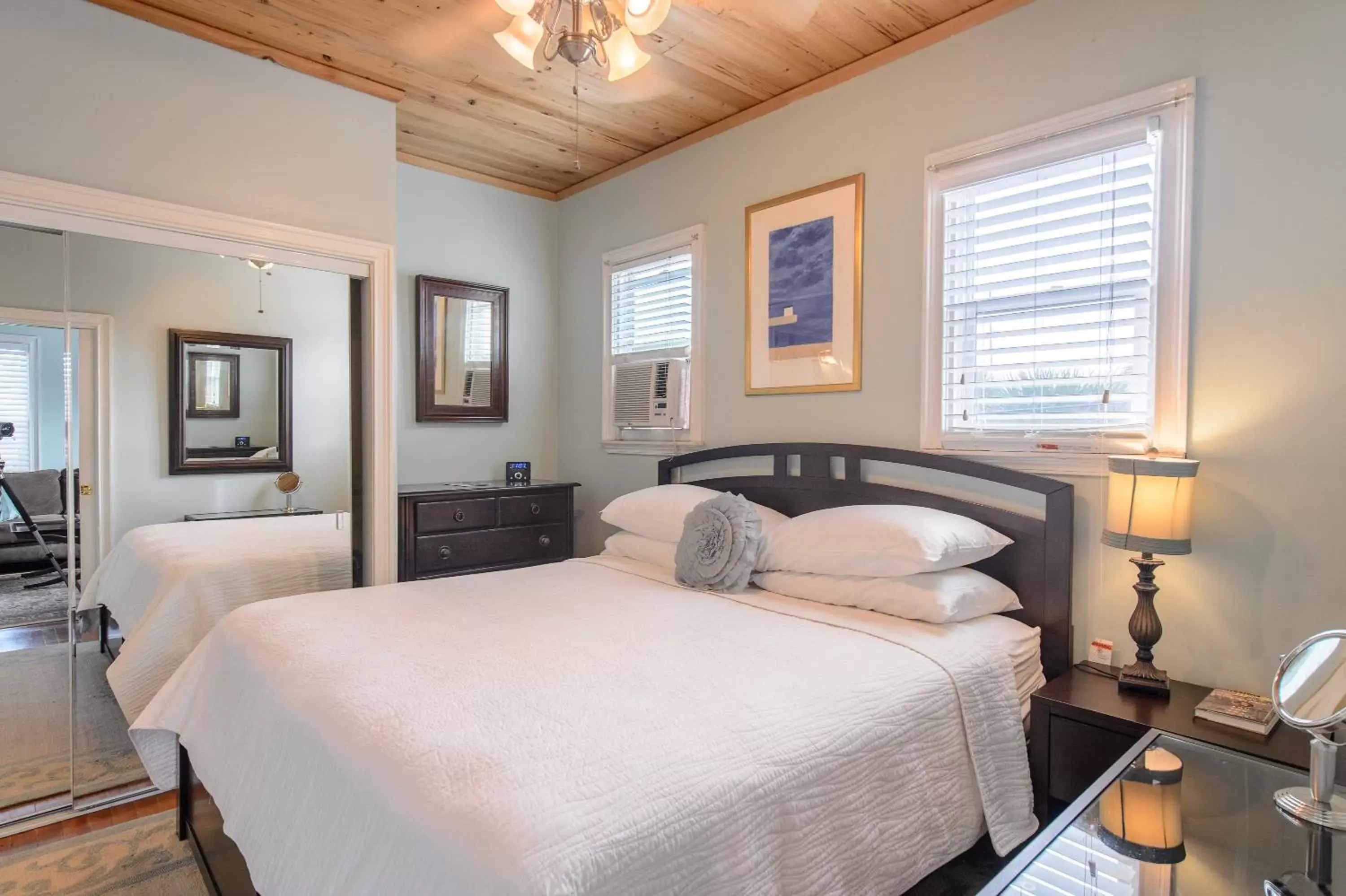 Bedroom, Bed in Old Colorado Inn