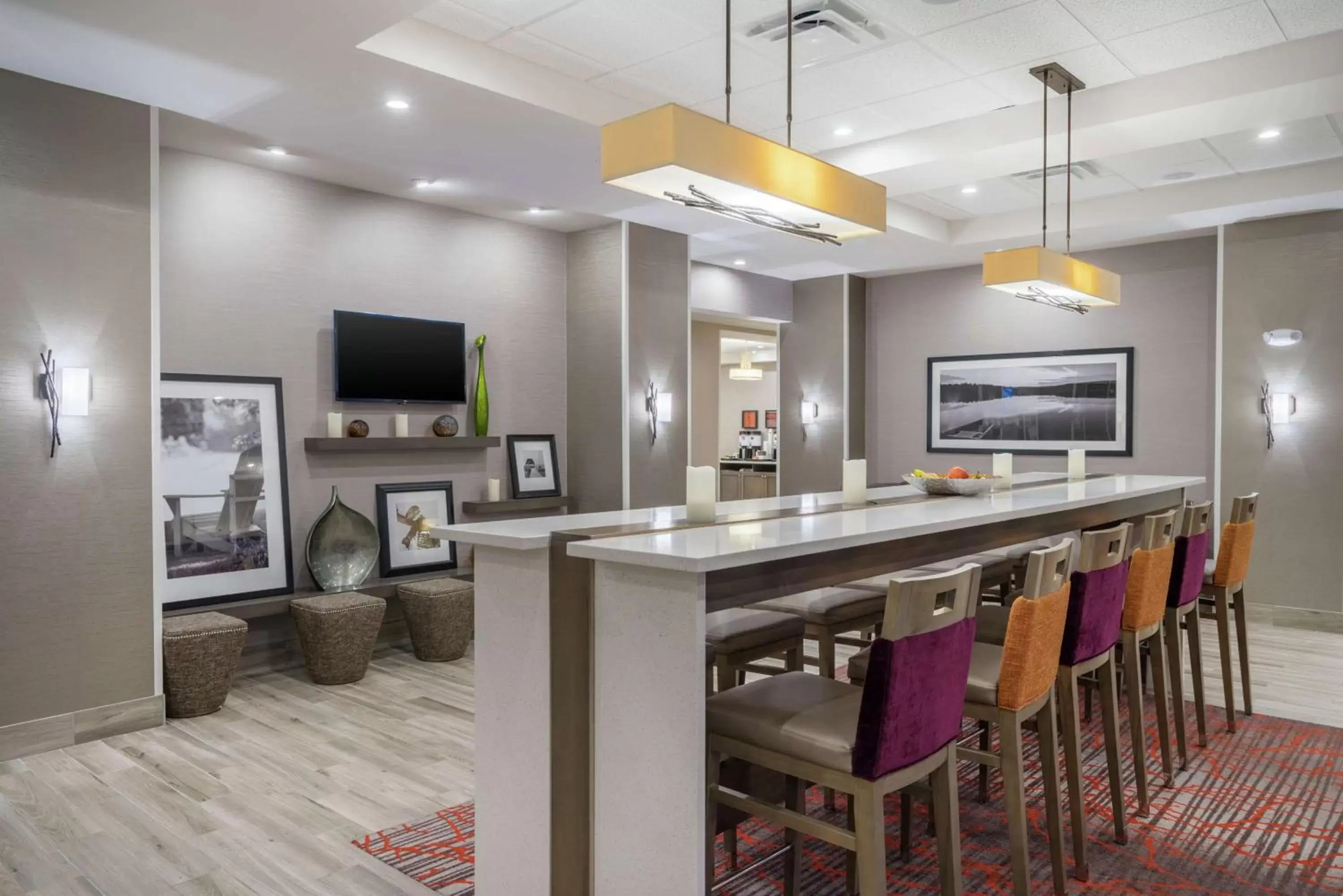 Dining area in Hampton Inn by Hilton Oxford, ME