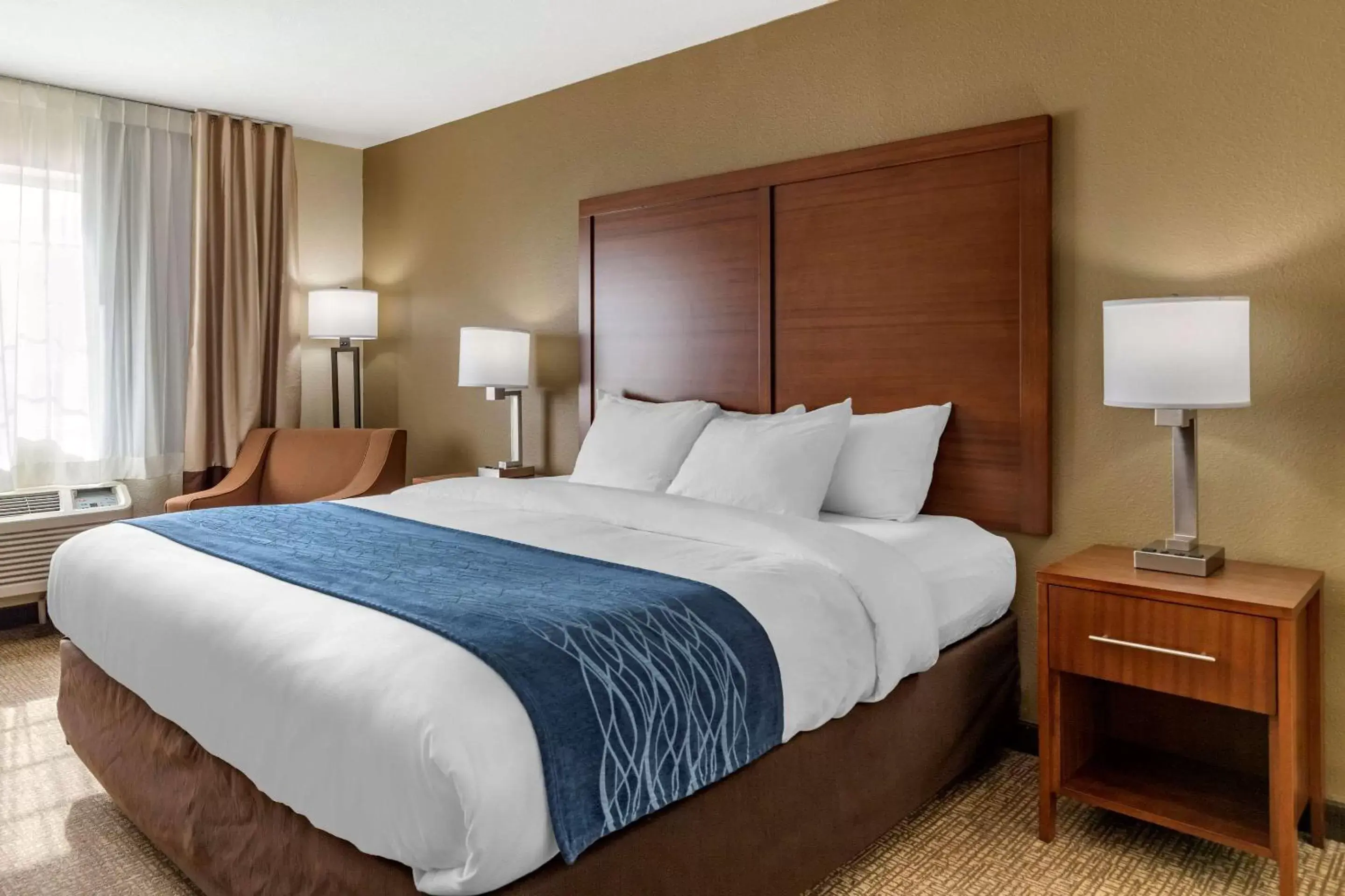 Photo of the whole room, Bed in Comfort Inn & Suites Texas Hill Country