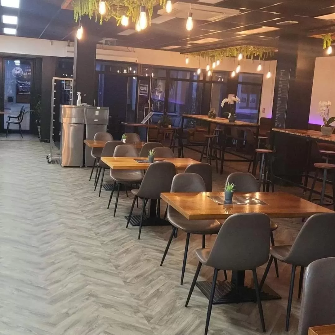 Restaurant/places to eat in Loogiez