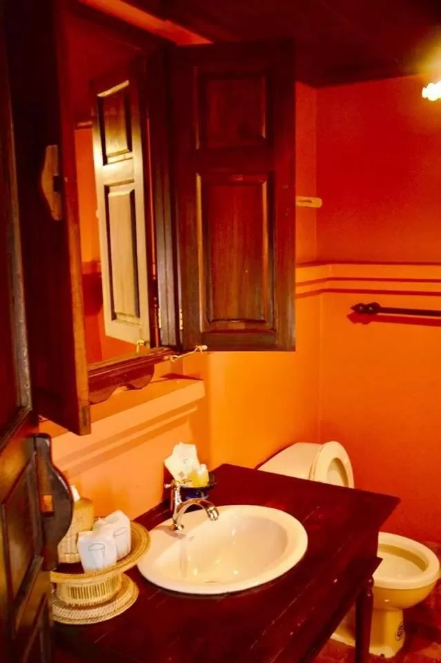 Tri Yaan Na Ros Colonial House