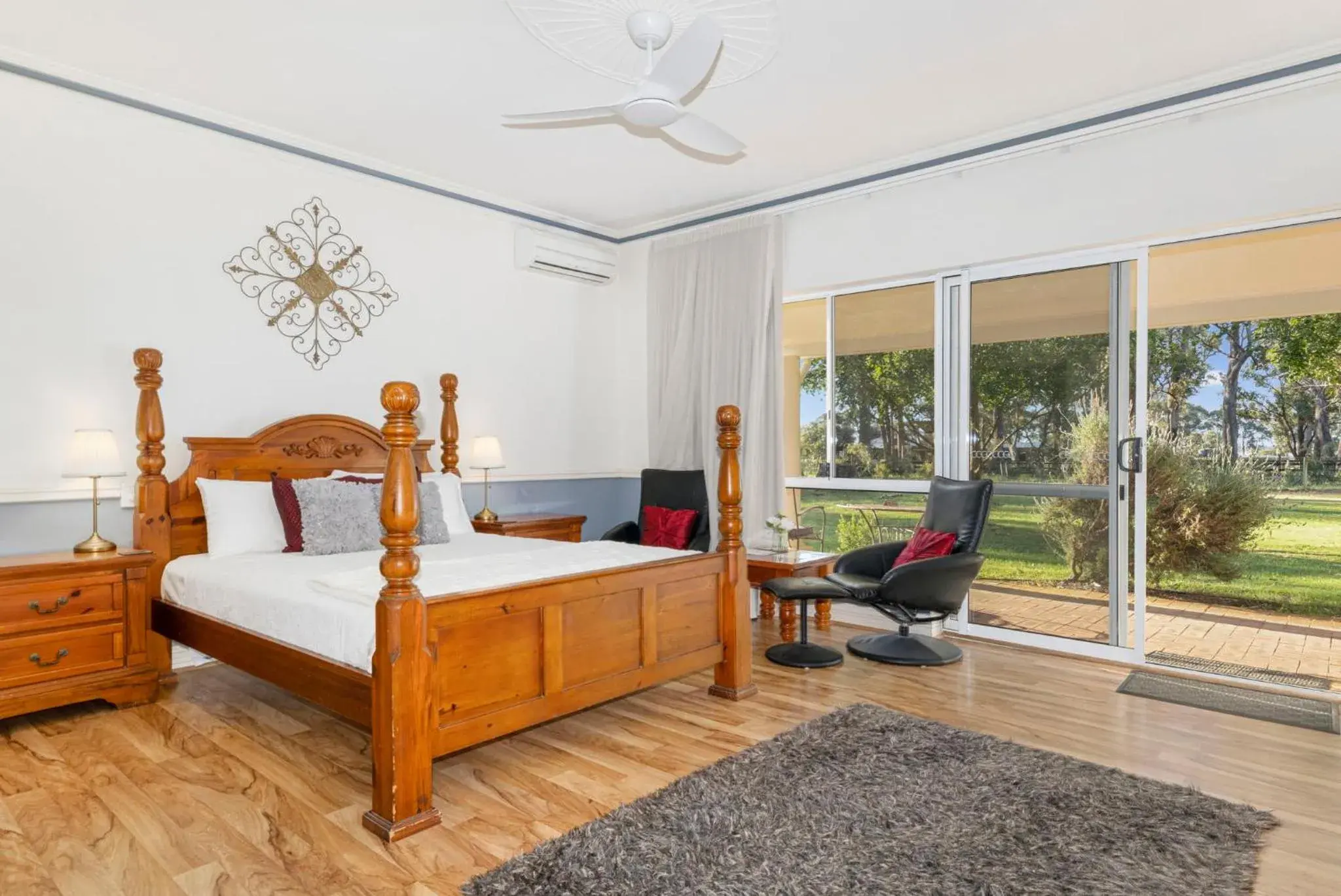 Bed in Inn The Tuarts Guest Lodge Busselton Accommodation - Adults Only