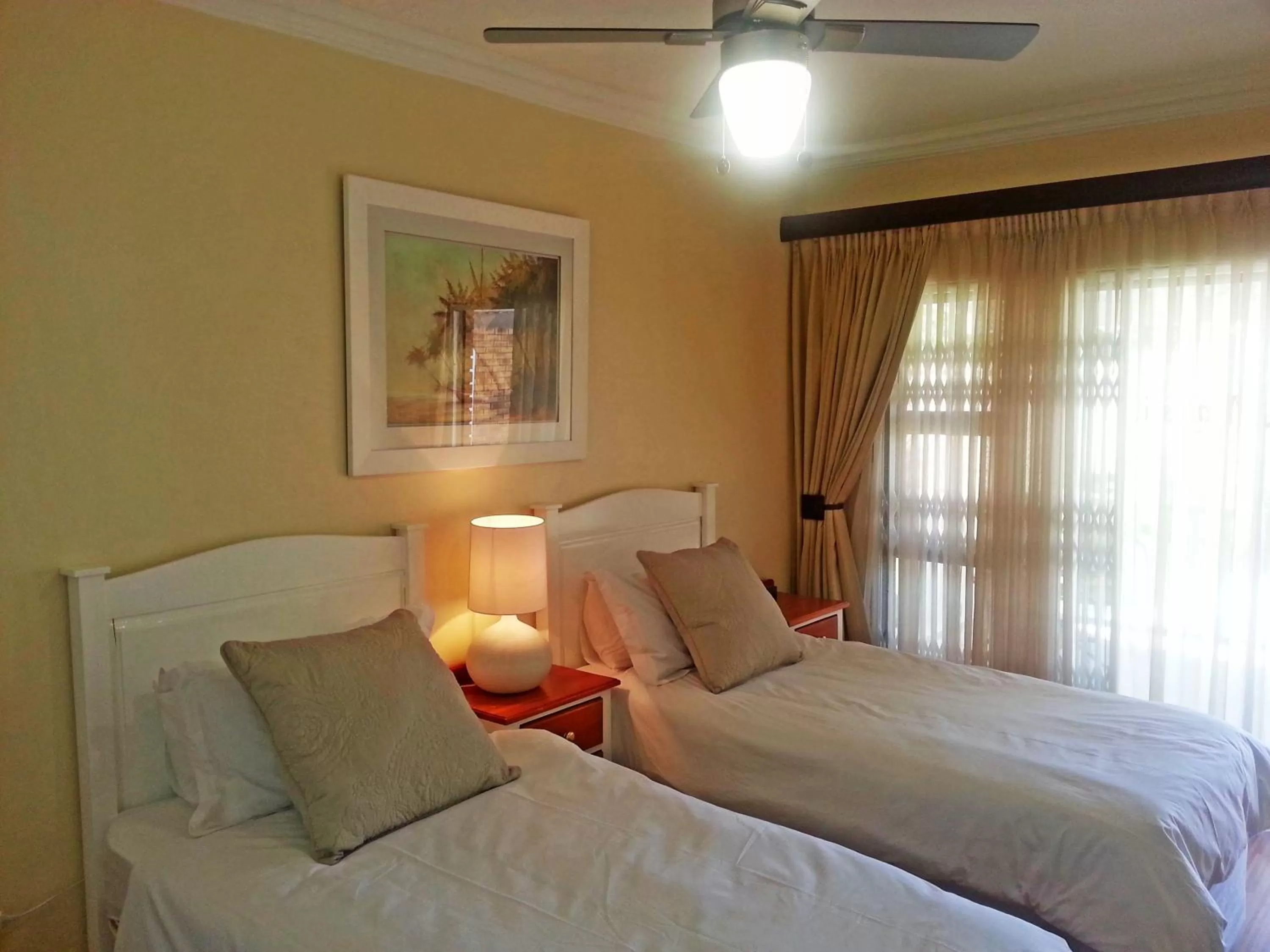 Twin Room with Shower in Majestic