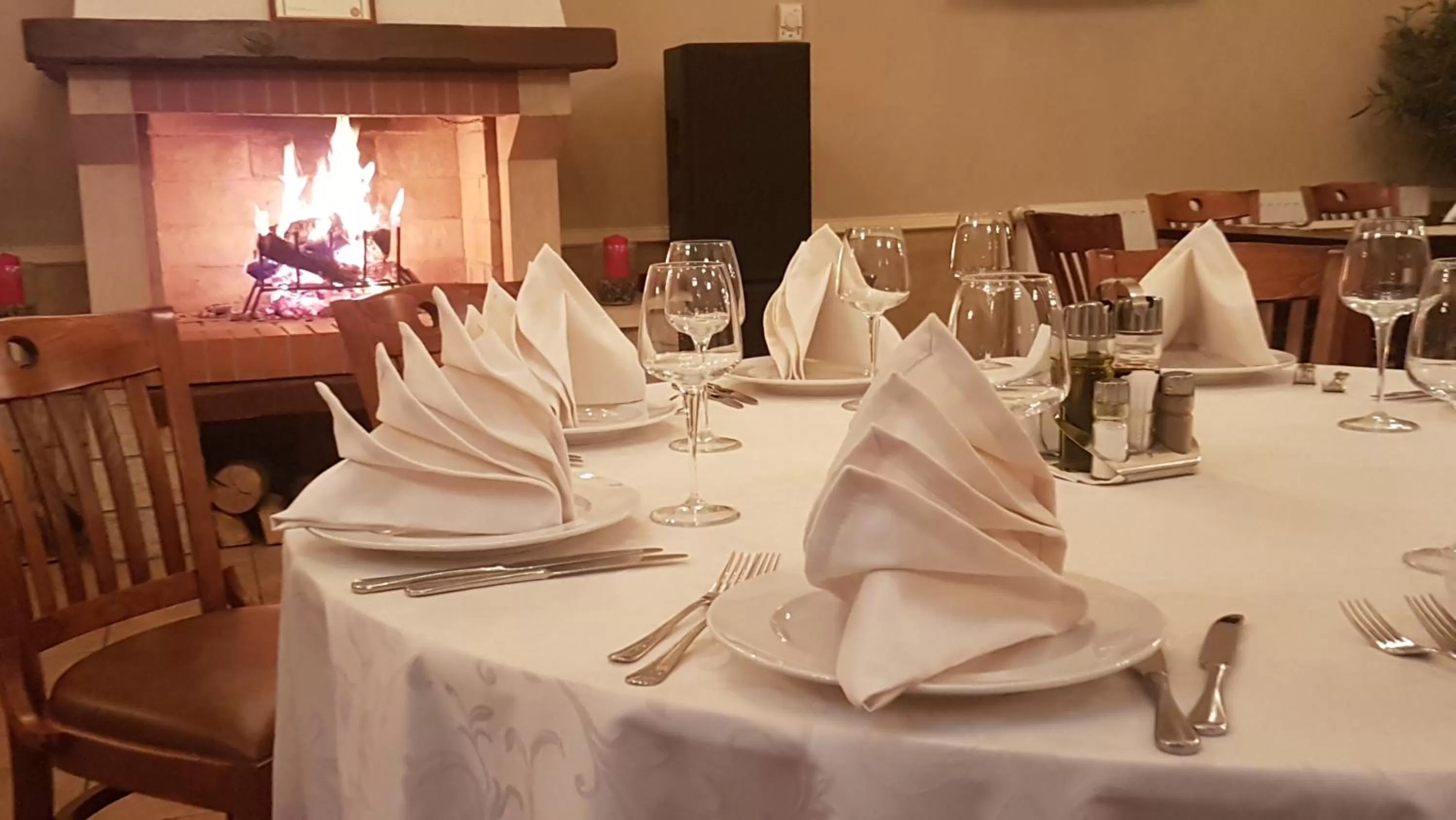 Restaurant/places to eat in Hotel Garden Club