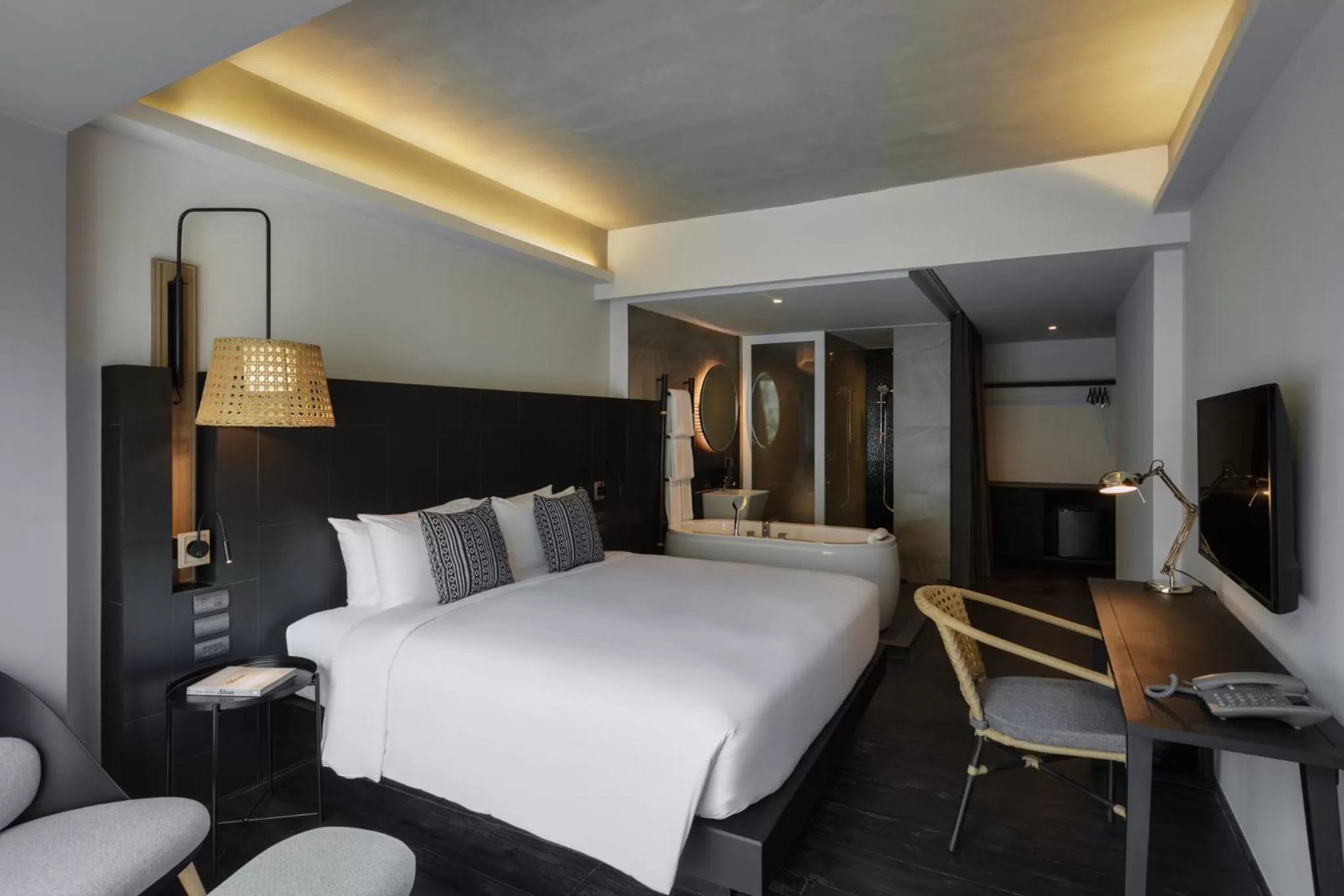 Shower, Bed in KIRI HOTEL Chiang Mai