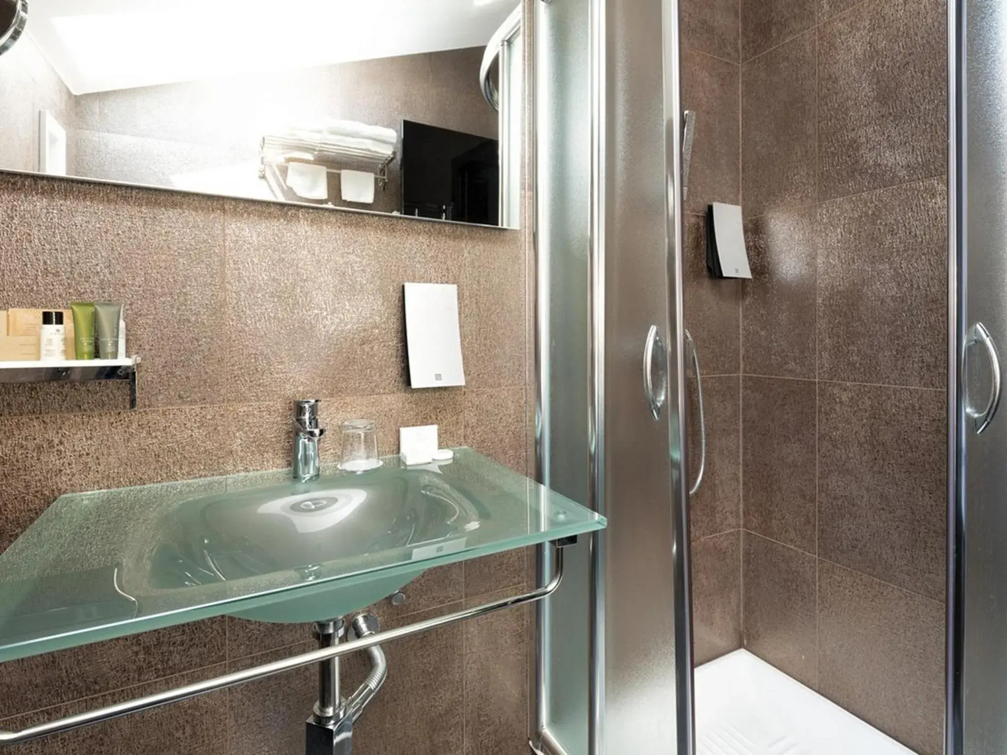 Bathroom, Kitchen/Kitchenette in Nova City Hotel Signature Collection Belgrade