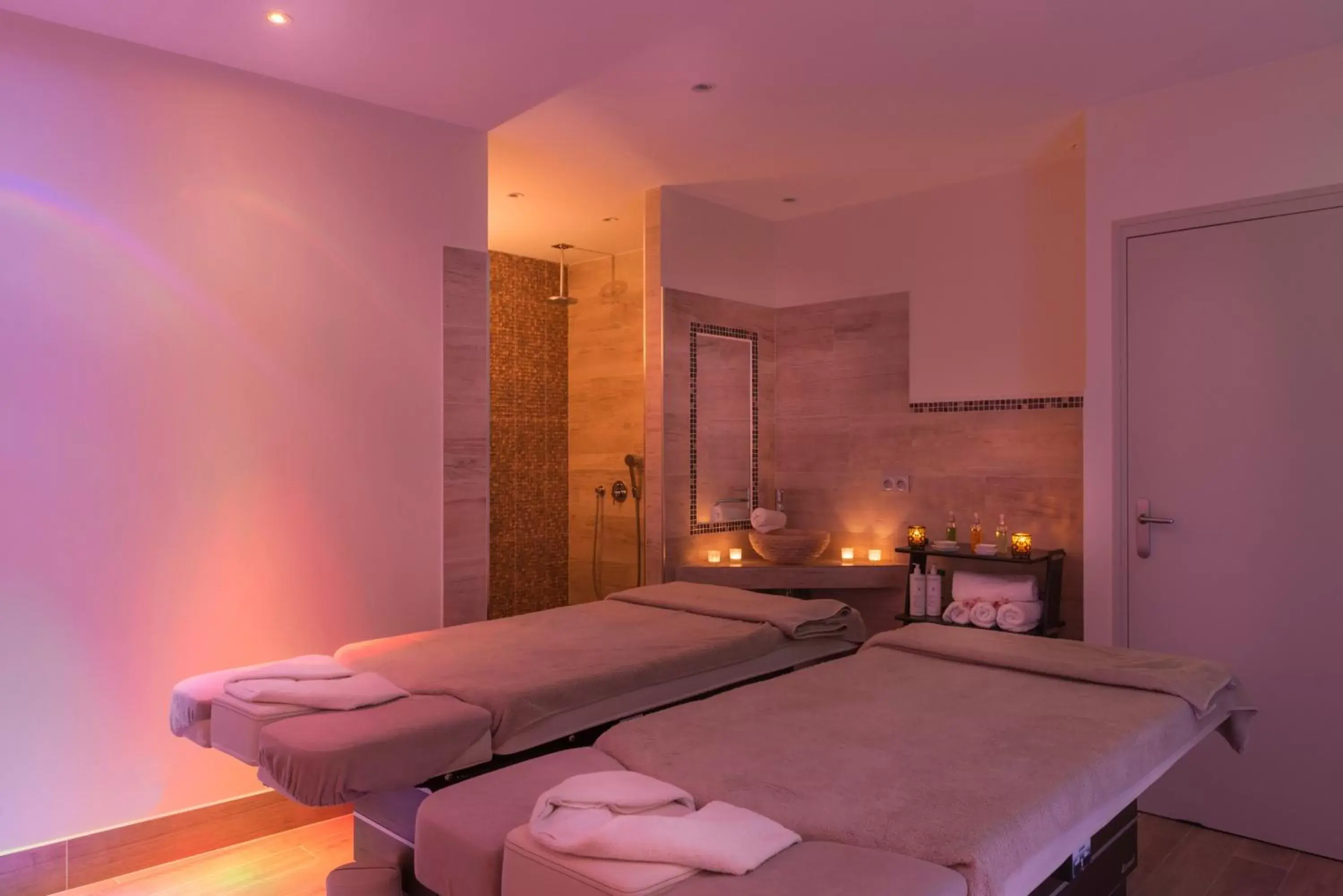 Massage, Bed in Hôtel Aux Vieux Remparts, The Originals Relais