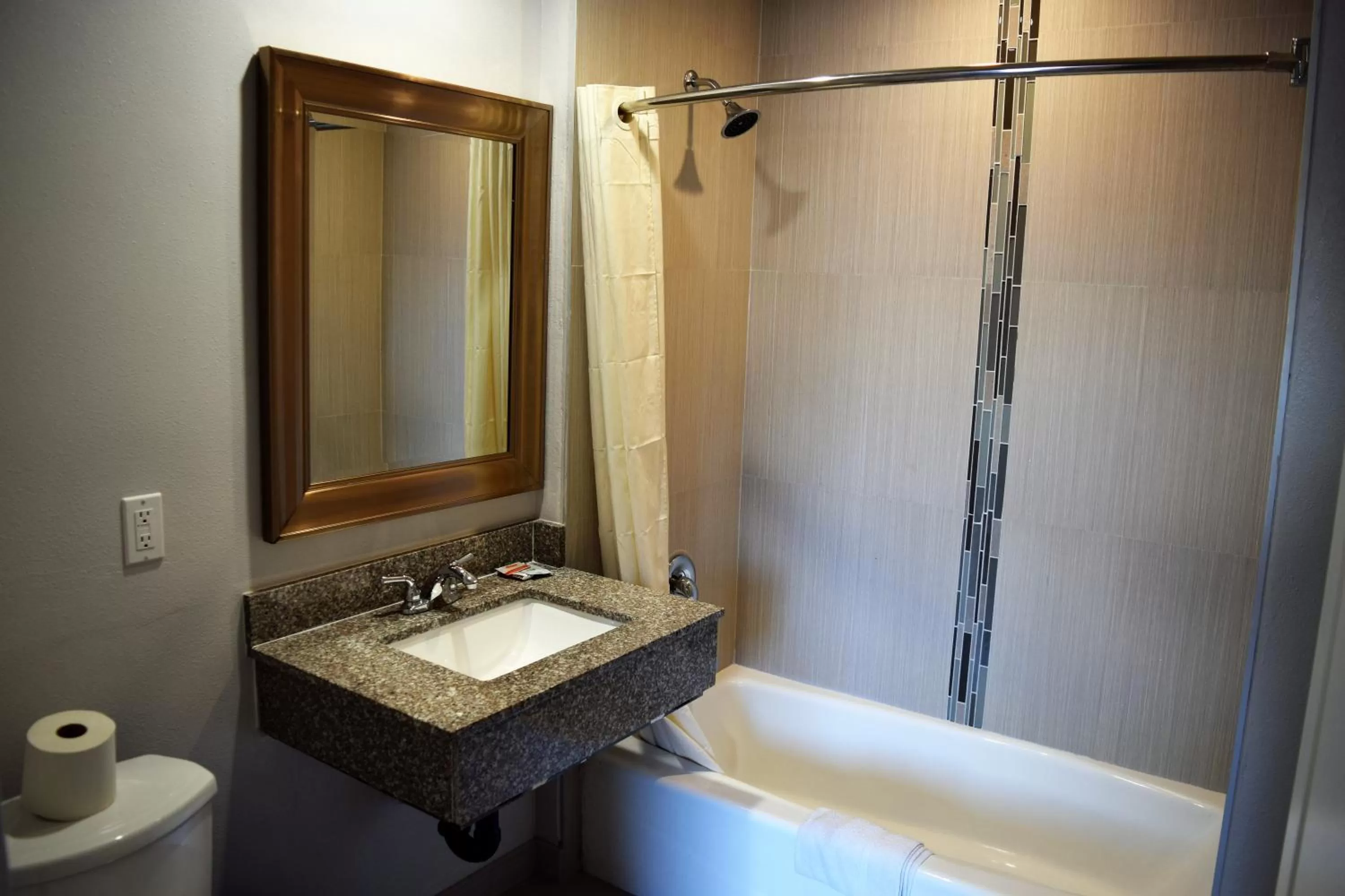 Bathroom in Deluxe Inn Hawthorne/ LAX