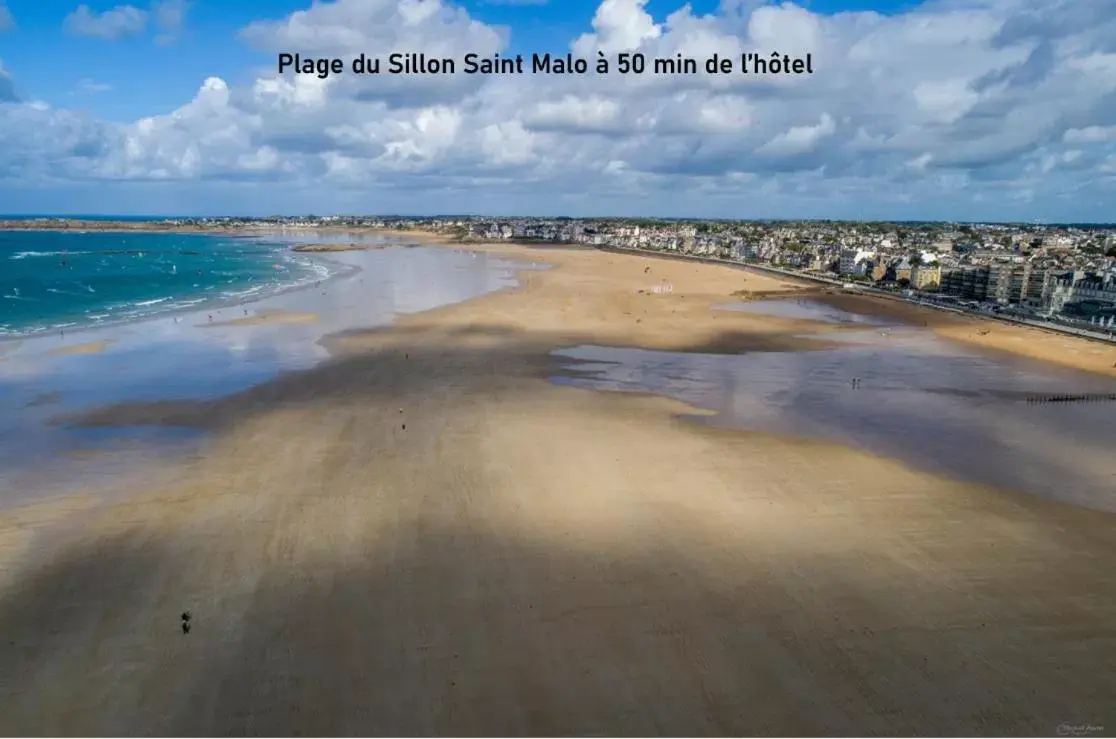 Nearby landmark, Beach in Brit Hotel Piscine & Spa - Fougères