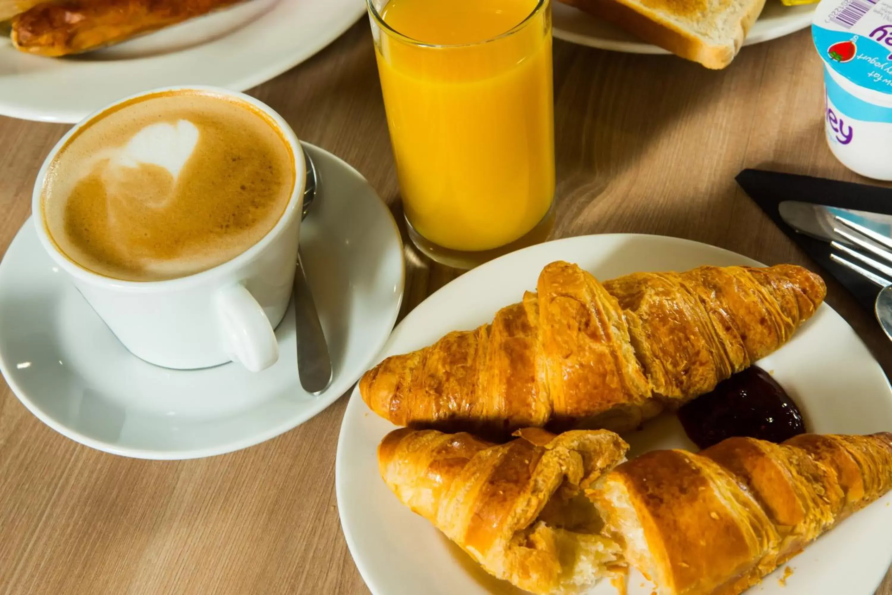 Restaurant/places to eat, Breakfast in Holiday Inn Express Leeds City Centre - Armouries, an IHG Hotel