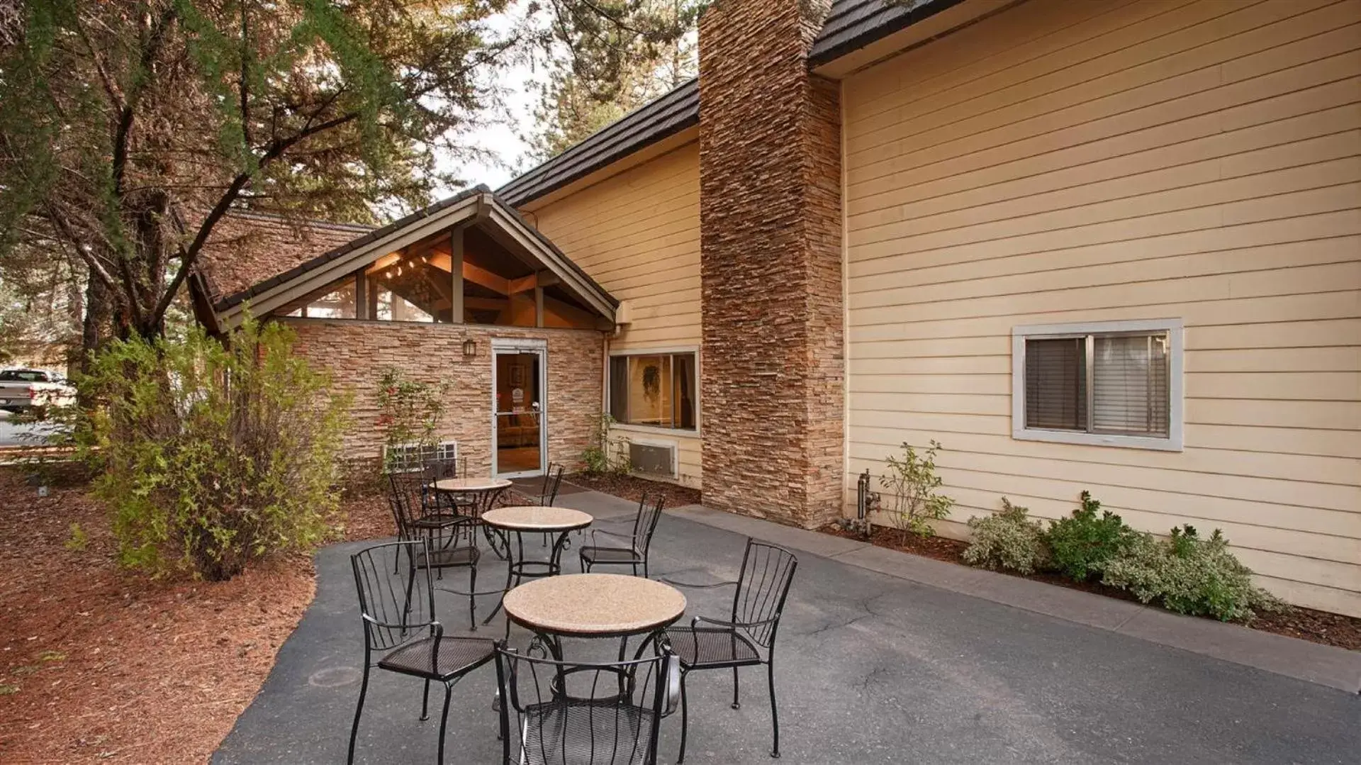 Patio, Patio/Outdoor Area in Best Western Gold Country Inn