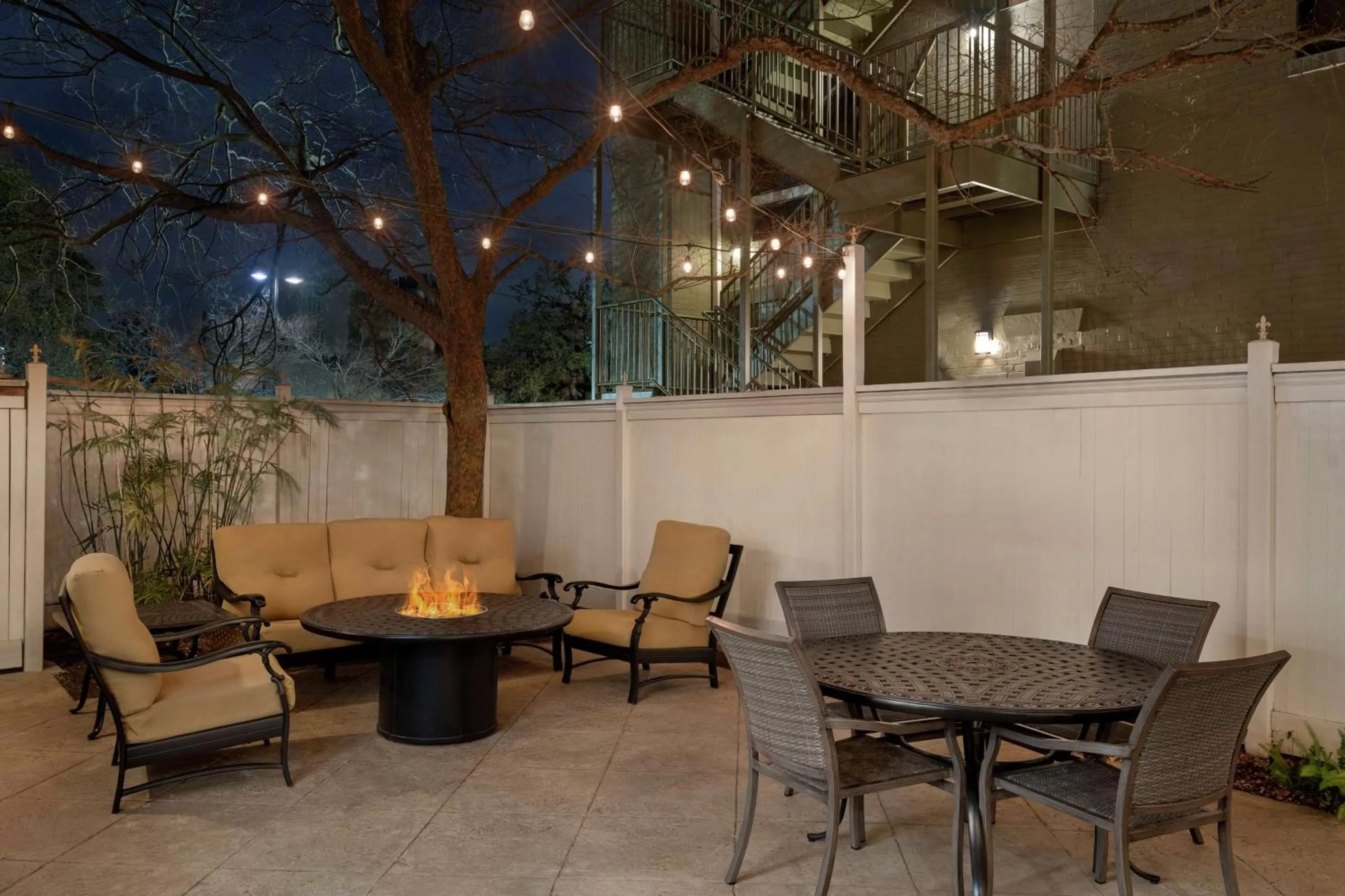Patio in Hampton Inn New Orleans/St.Charles Ave