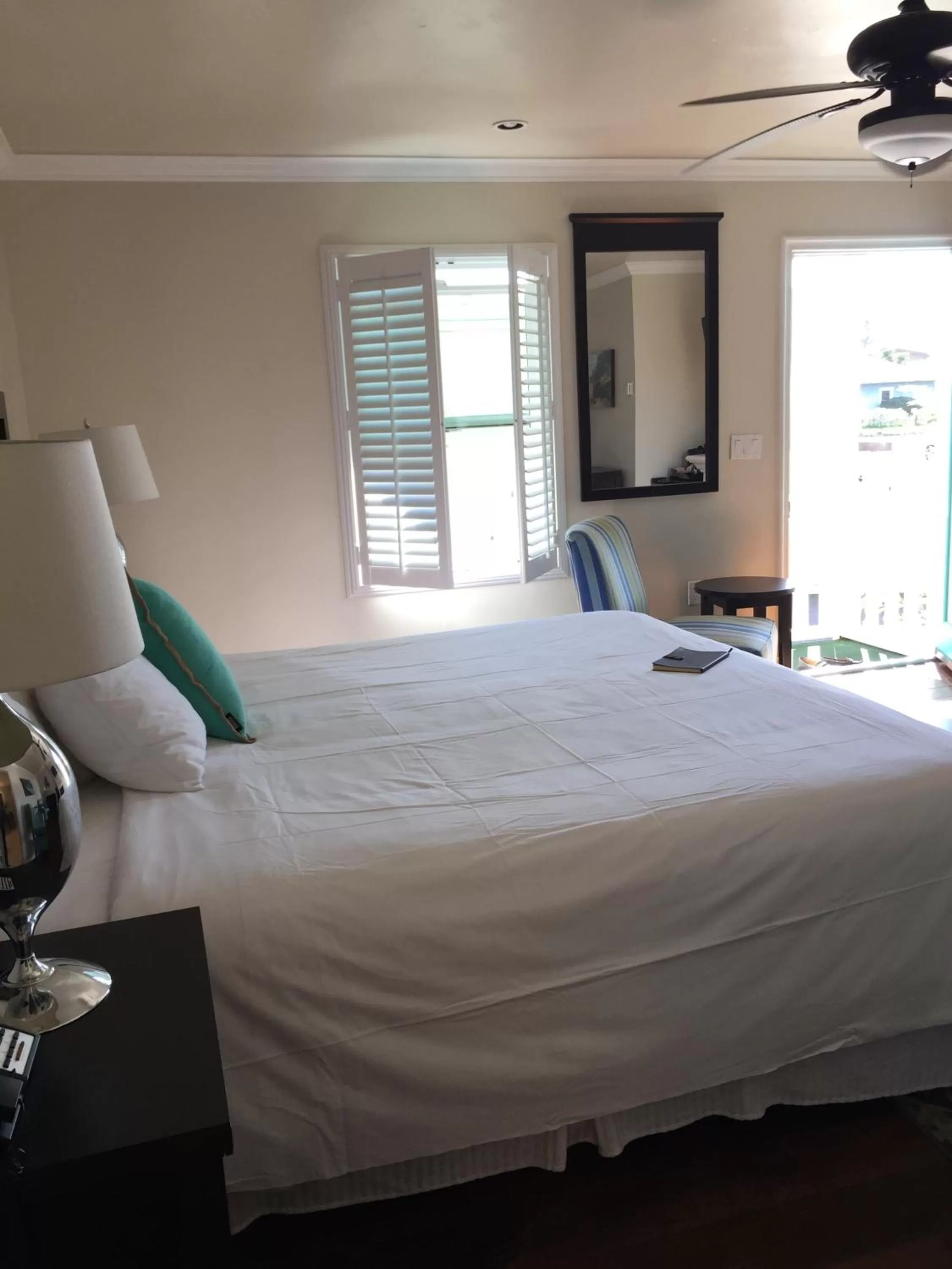 Day, Bed in Beach Bungalow Inn and Suites