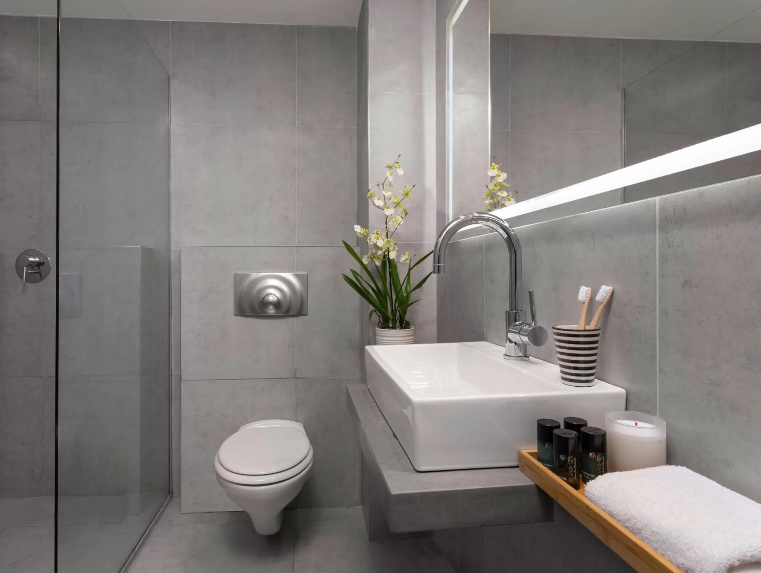 Shower in Sea Executive Suites