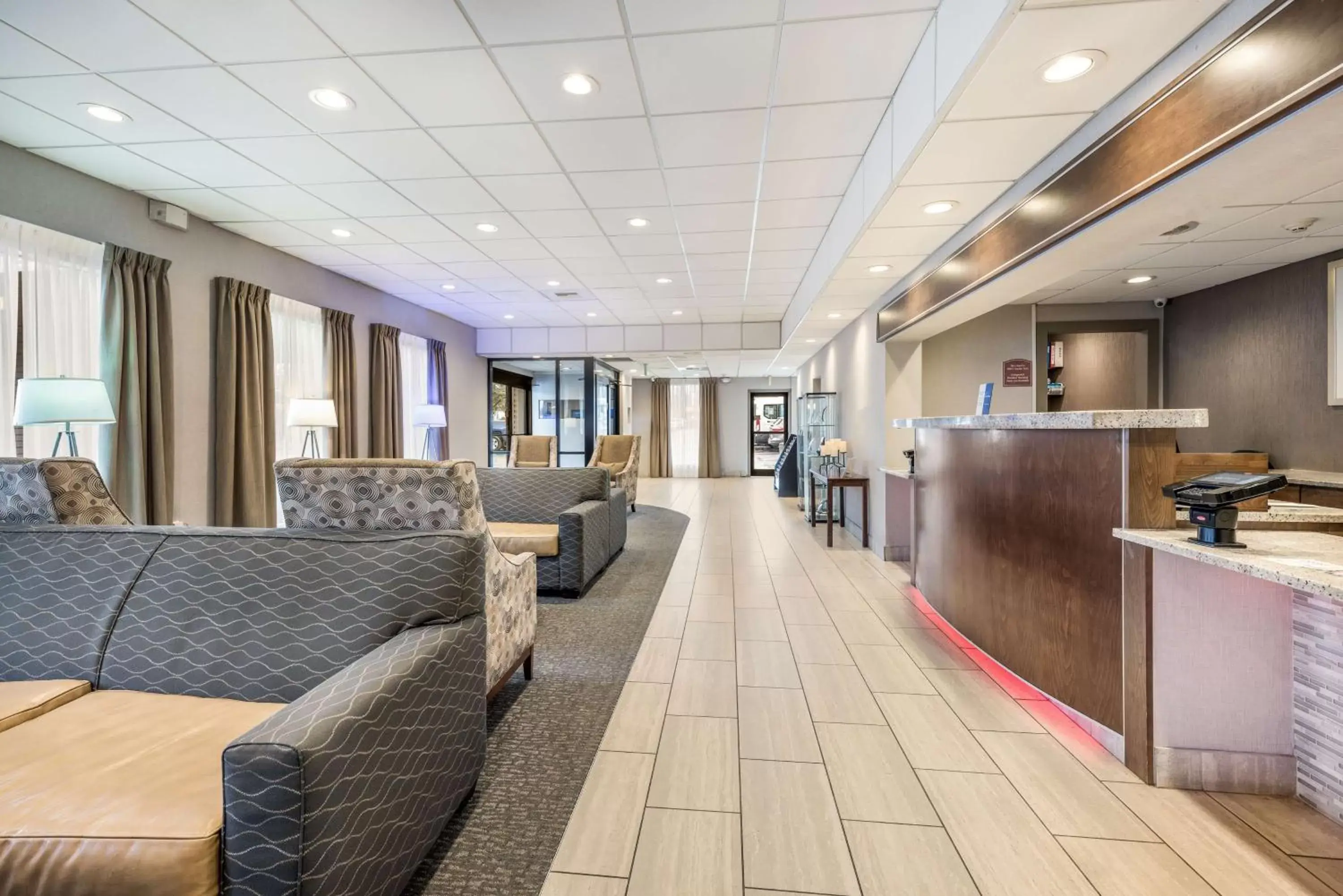 Lobby or reception in SureStay Hotel by Best Western SeaTac Airport North